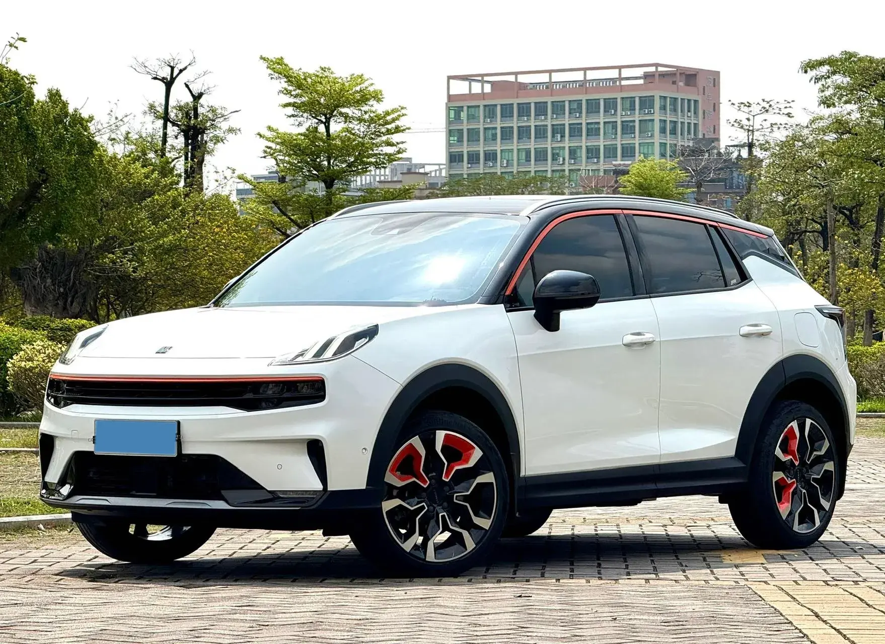 2020 LYNK&CO 06 view 1