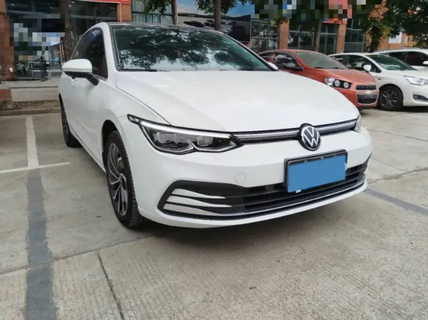 2023 VOLKSWAGEN GOLF thumbnail 3