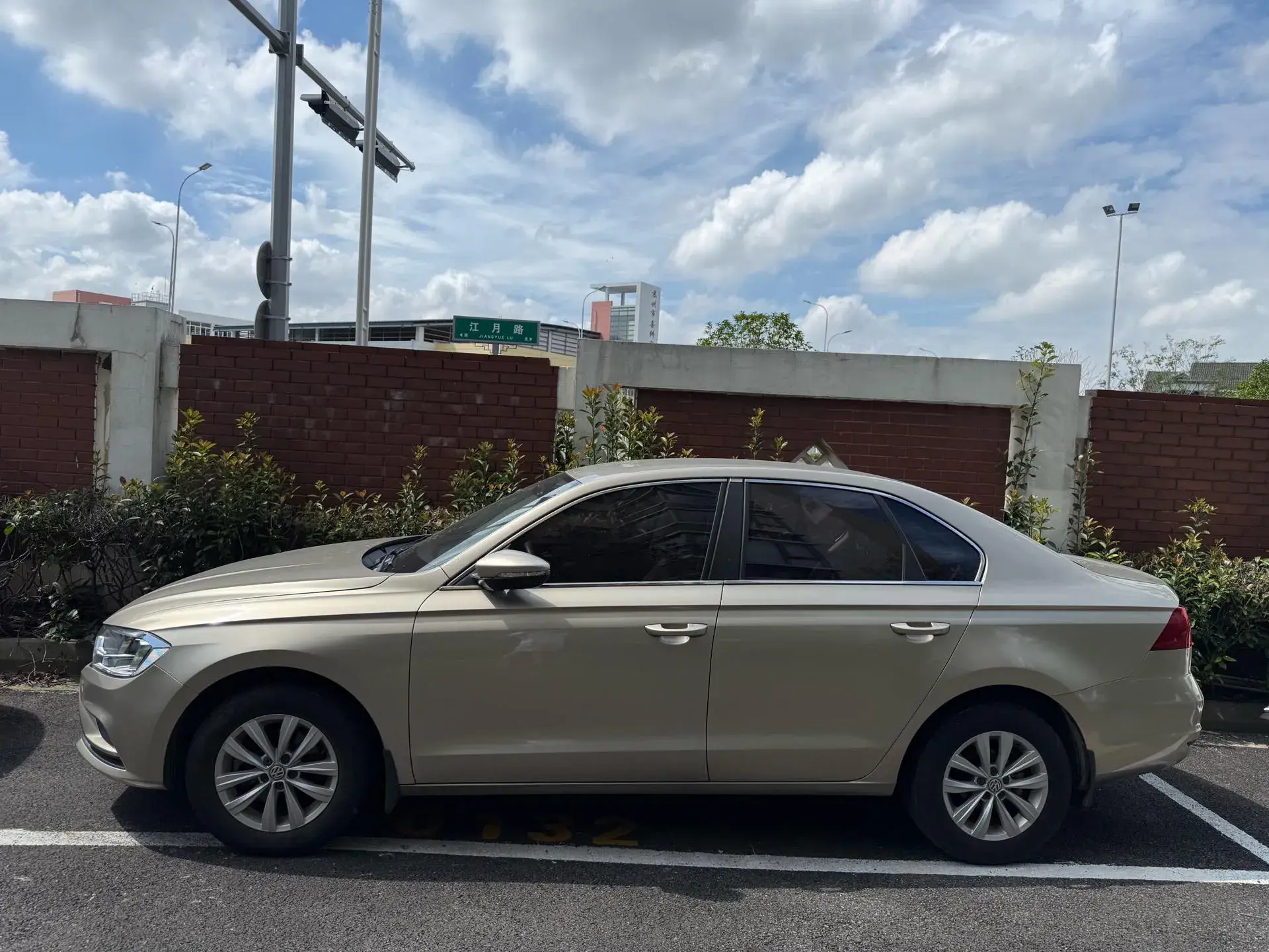 2018 VOLKSWAGEN BORA thumbnail 2