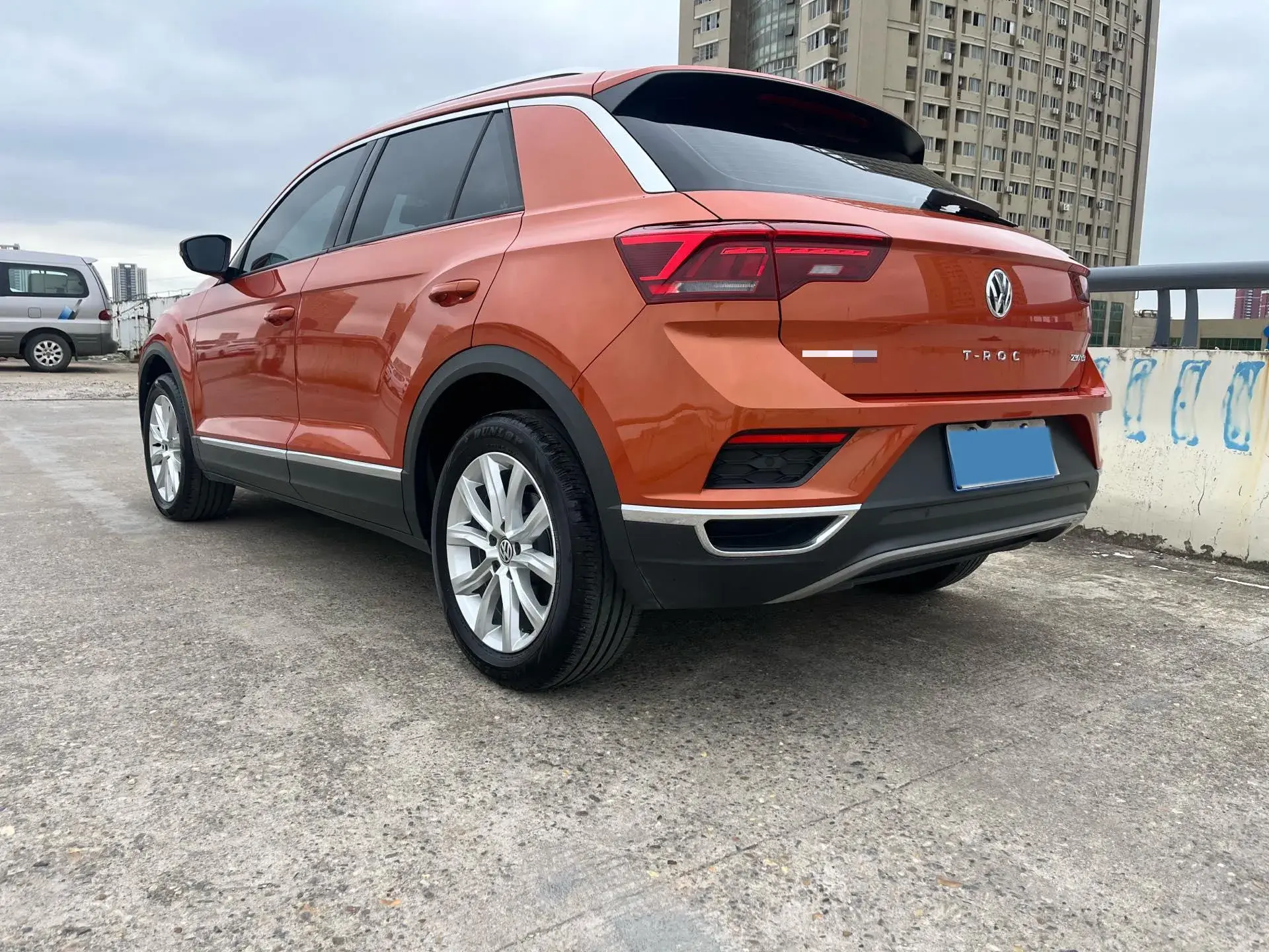 2020 VOLKSWAGEN T-ROC thumbnail 4
