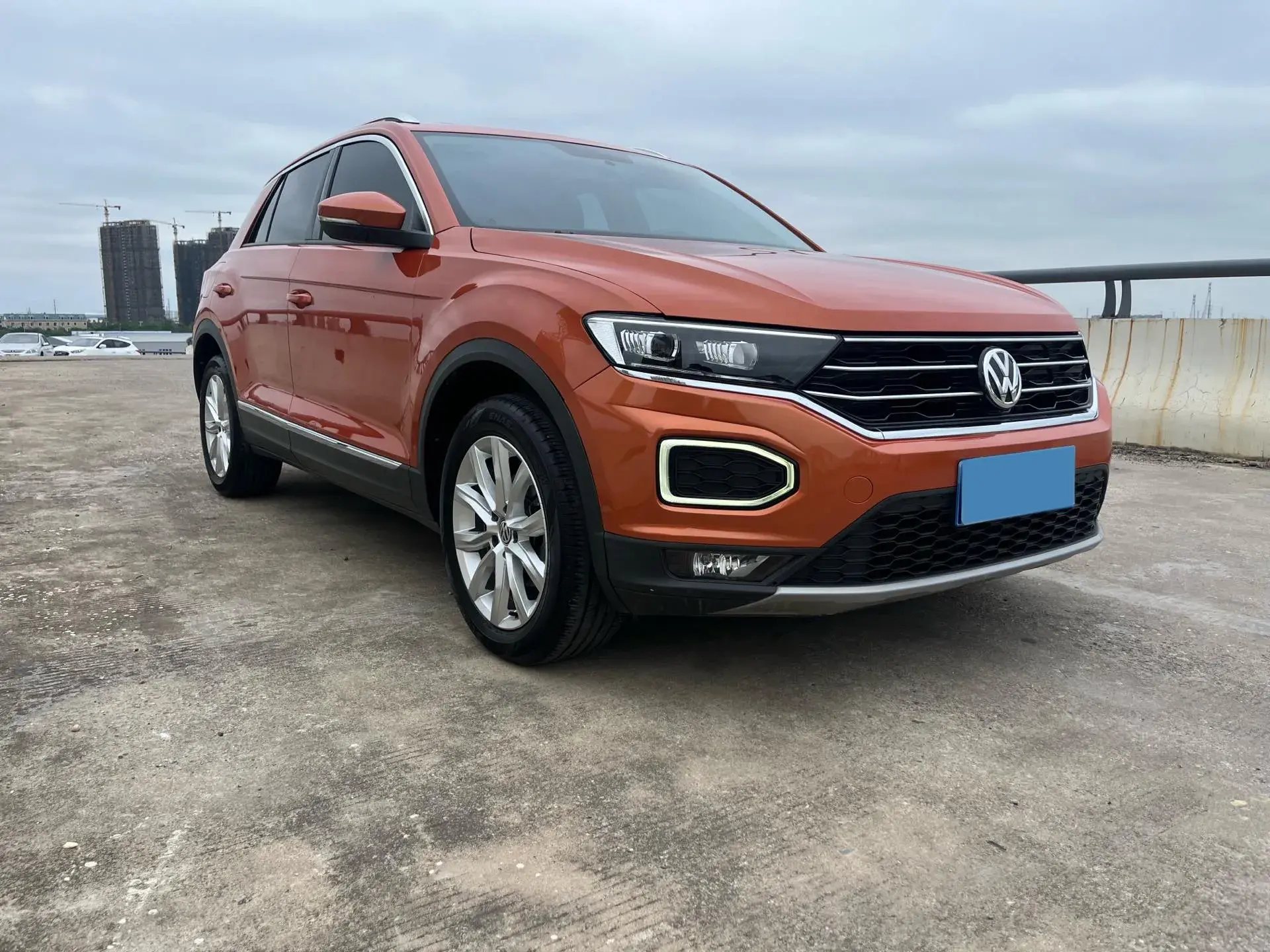 2020 VOLKSWAGEN T-ROC thumbnail 3