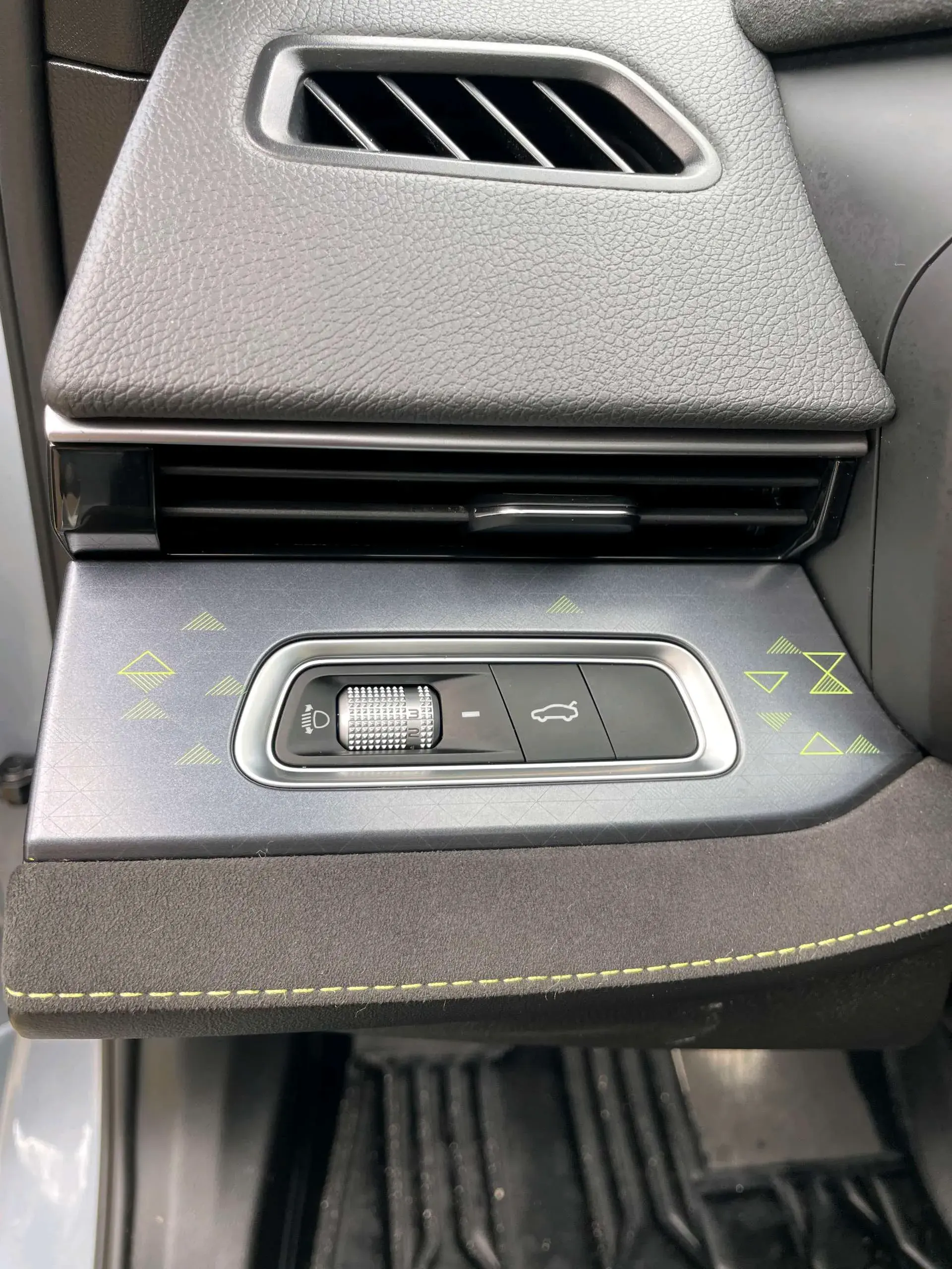 2023 GEELY PREFACE thumbnail 4