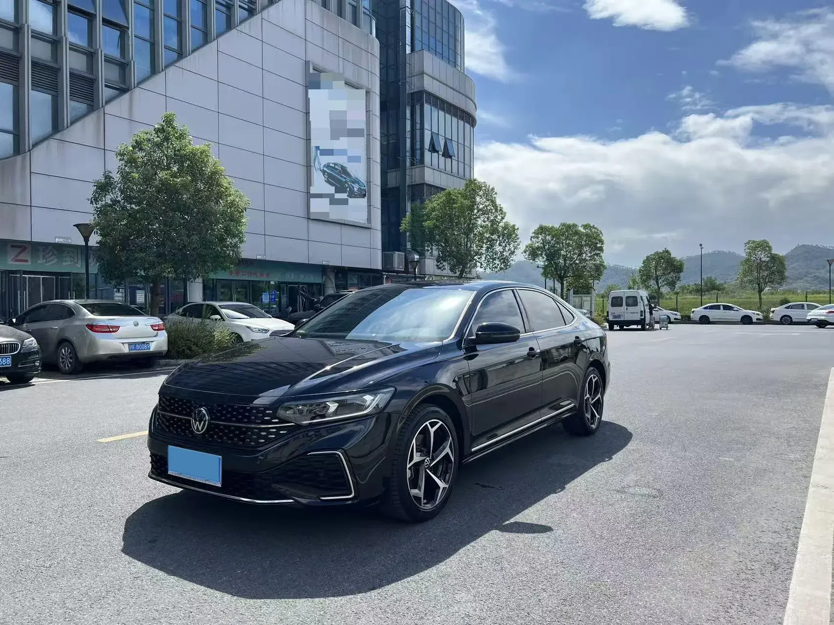 2024 VOLKSWAGEN PASSAT view 1