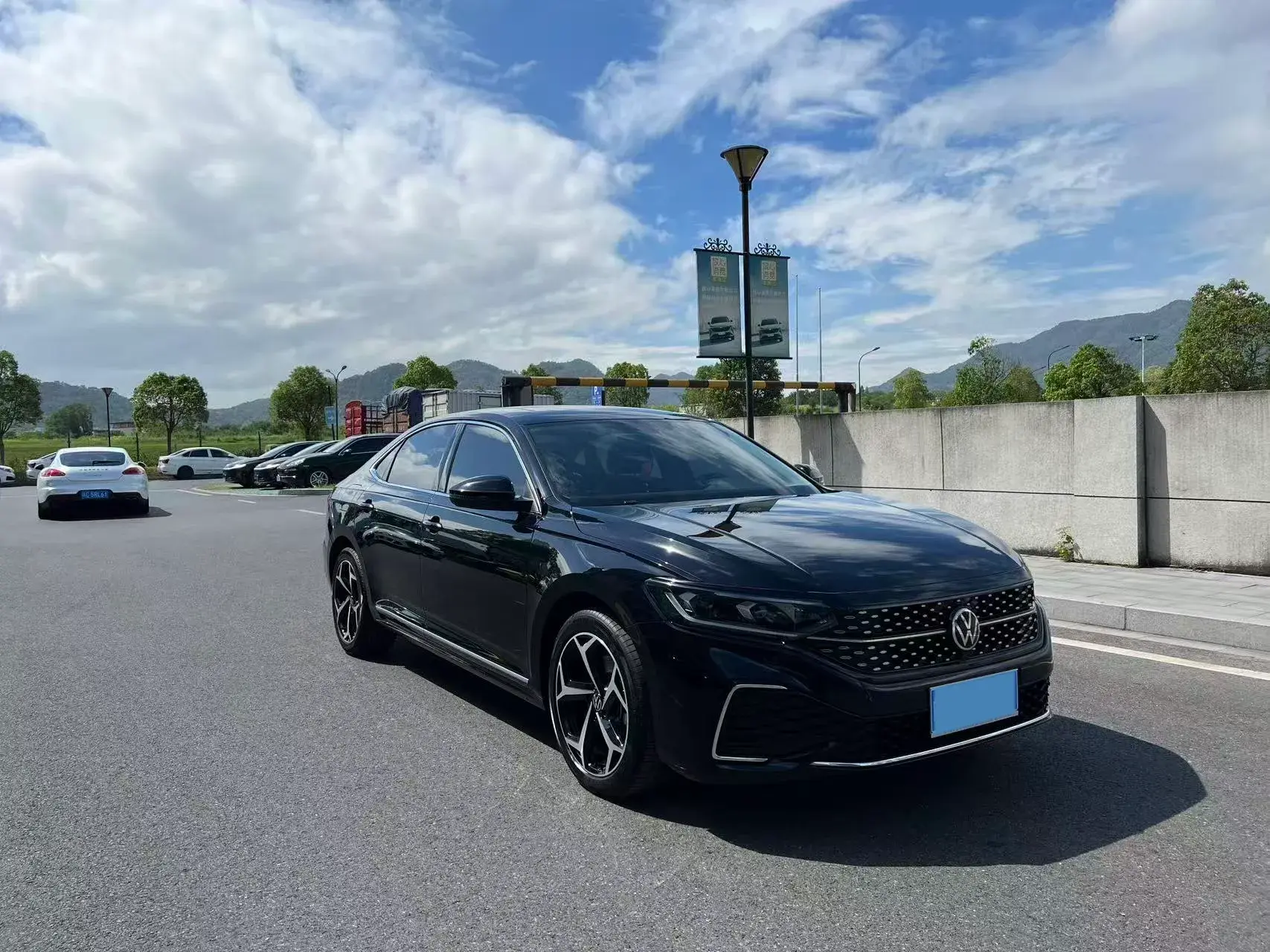 2024 VOLKSWAGEN PASSAT thumbnail 2