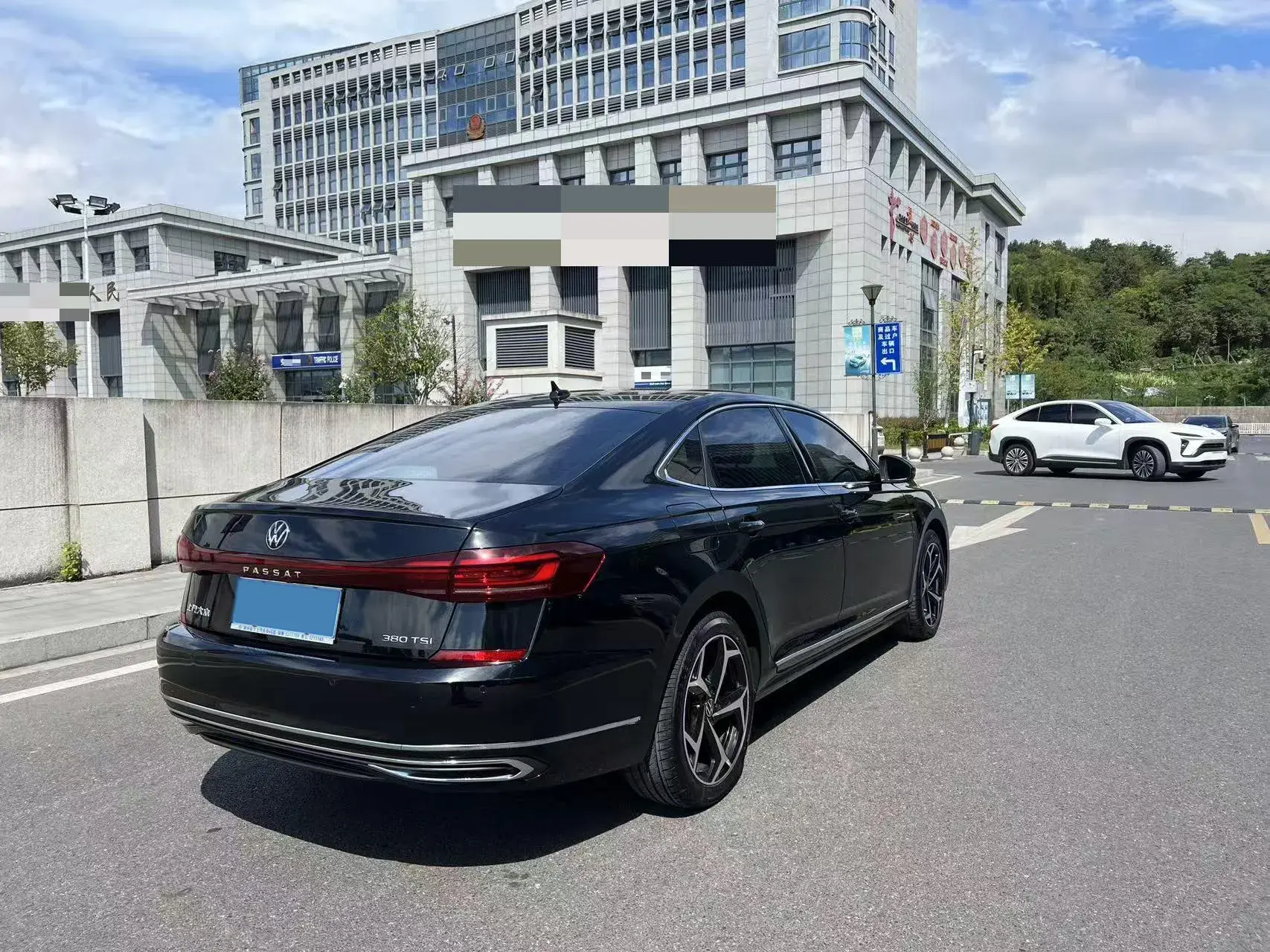 2024 VOLKSWAGEN PASSAT thumbnail 4