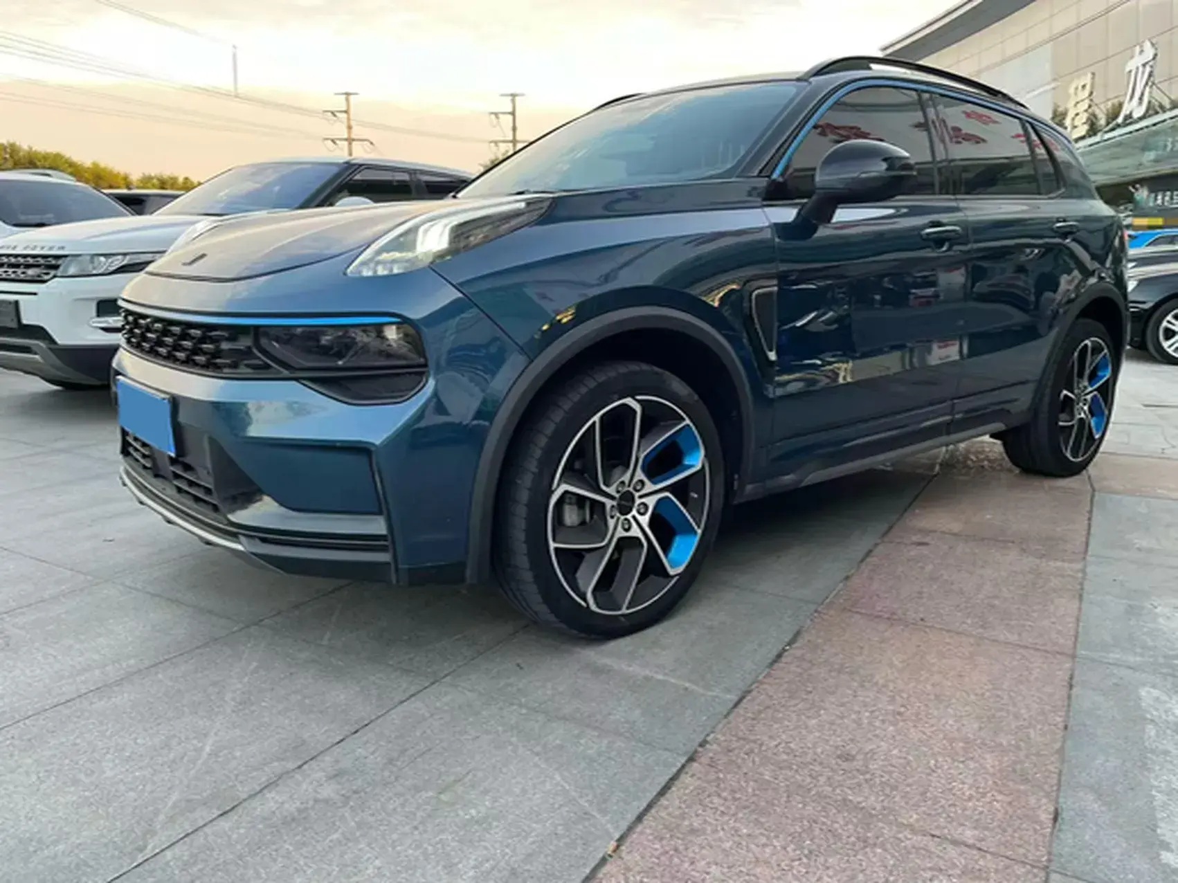 2021 LYNK&CO 01 view 1