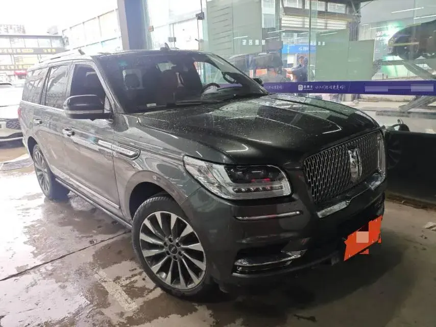 2018 LINCOLN NAVIGATOR thumbnail 2