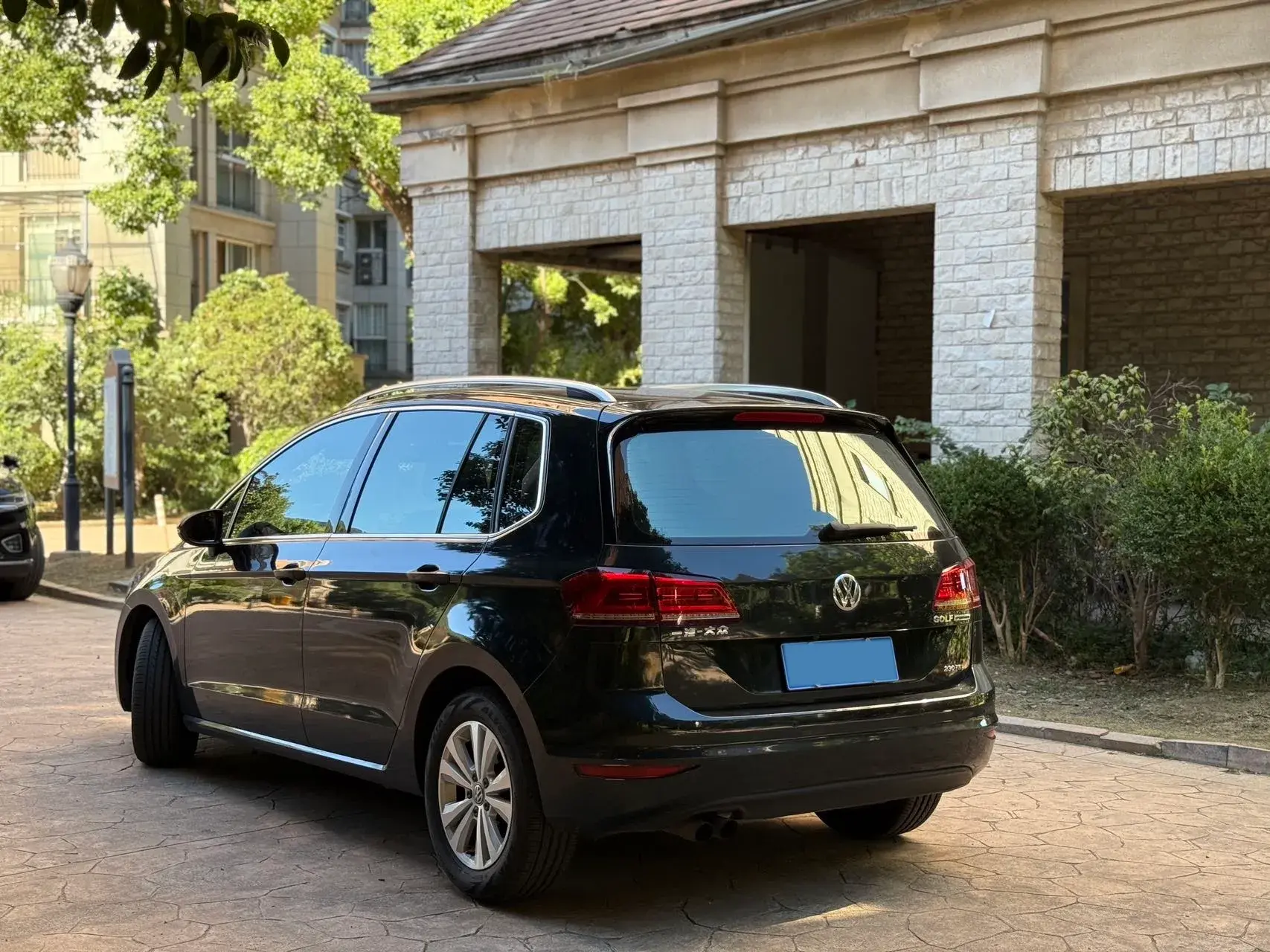 2018 VOLKSWAGEN GOLF thumbnail 2