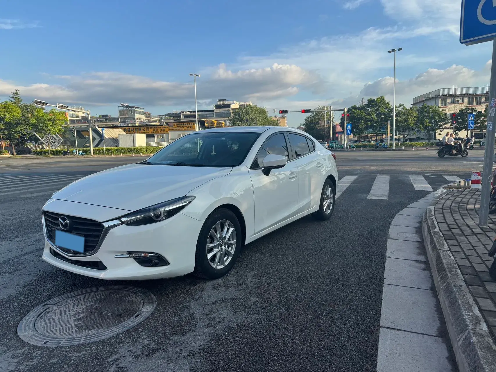 2017 MAZDA 3 view 1