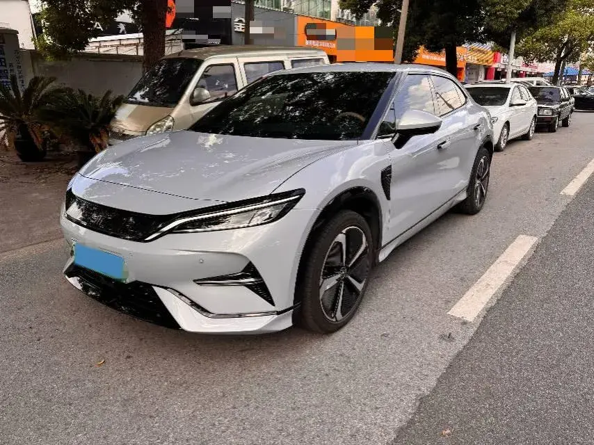 2024 BYD SONGL view 1