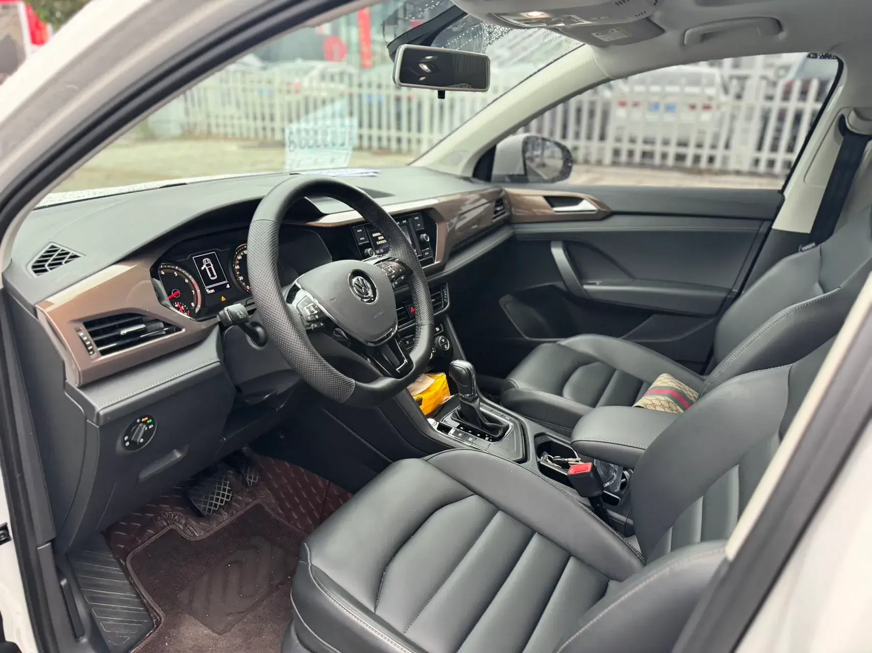 2020 VOLKSWAGEN THARU thumbnail 4