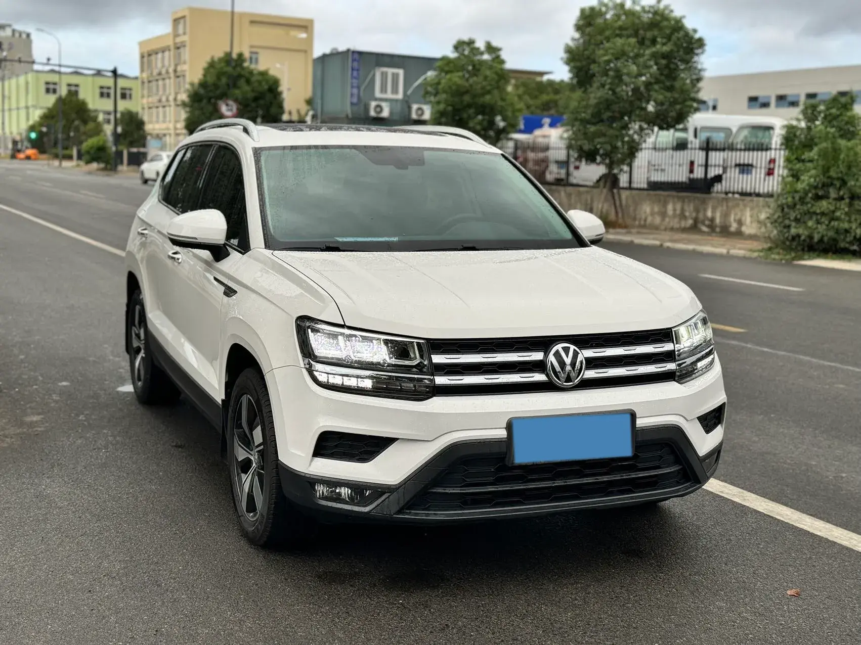 2020 VOLKSWAGEN THARU thumbnail 3