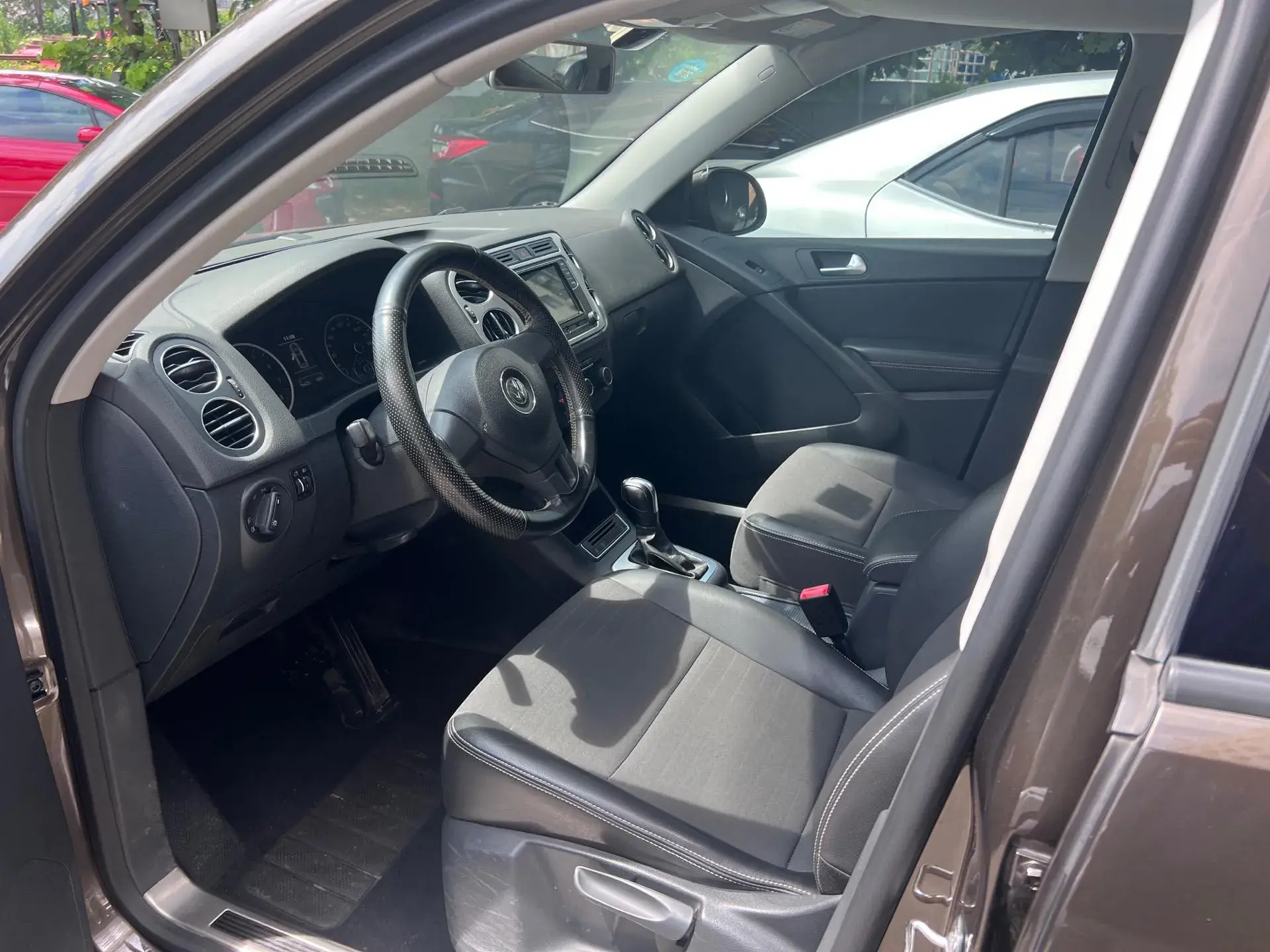 2016 VOLKSWAGEN TIGUAN thumbnail 2