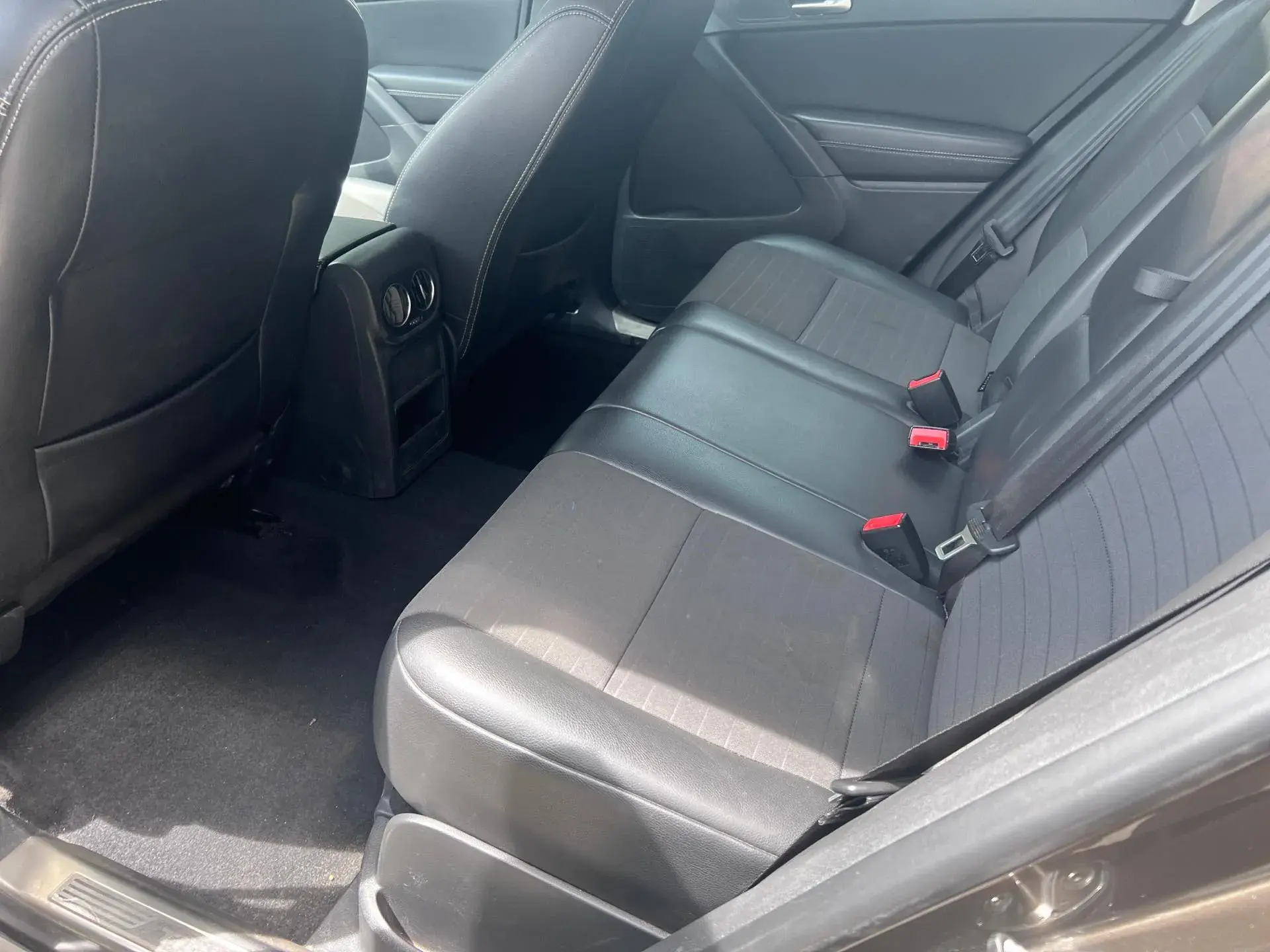 2016 VOLKSWAGEN TIGUAN thumbnail 3