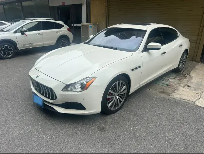 2017 MASERATI QUATTROPORTE view 1