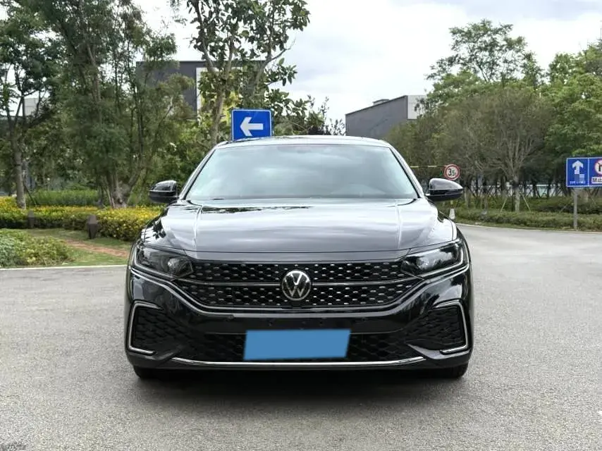 2023 VOLKSWAGEN PASSAT thumbnail 2