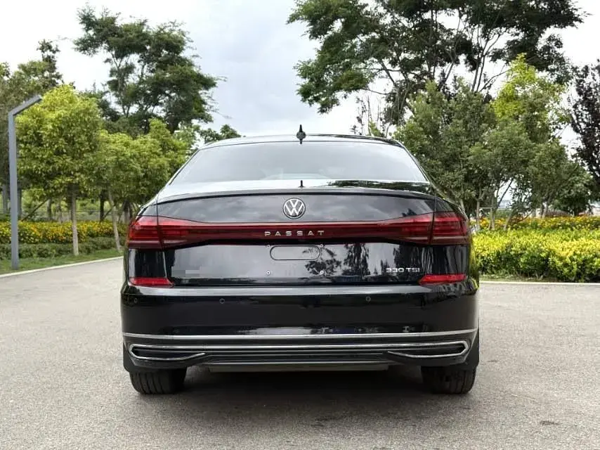 2023 VOLKSWAGEN PASSAT thumbnail 3