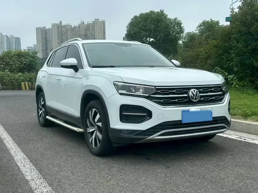 2019 VOLKSWAGEN TAYRON thumbnail 3