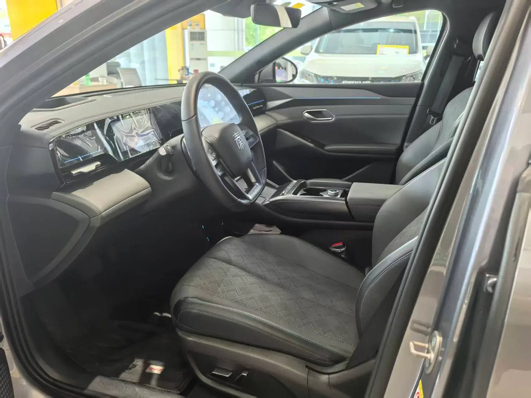 2025 BYD QINL thumbnail 3