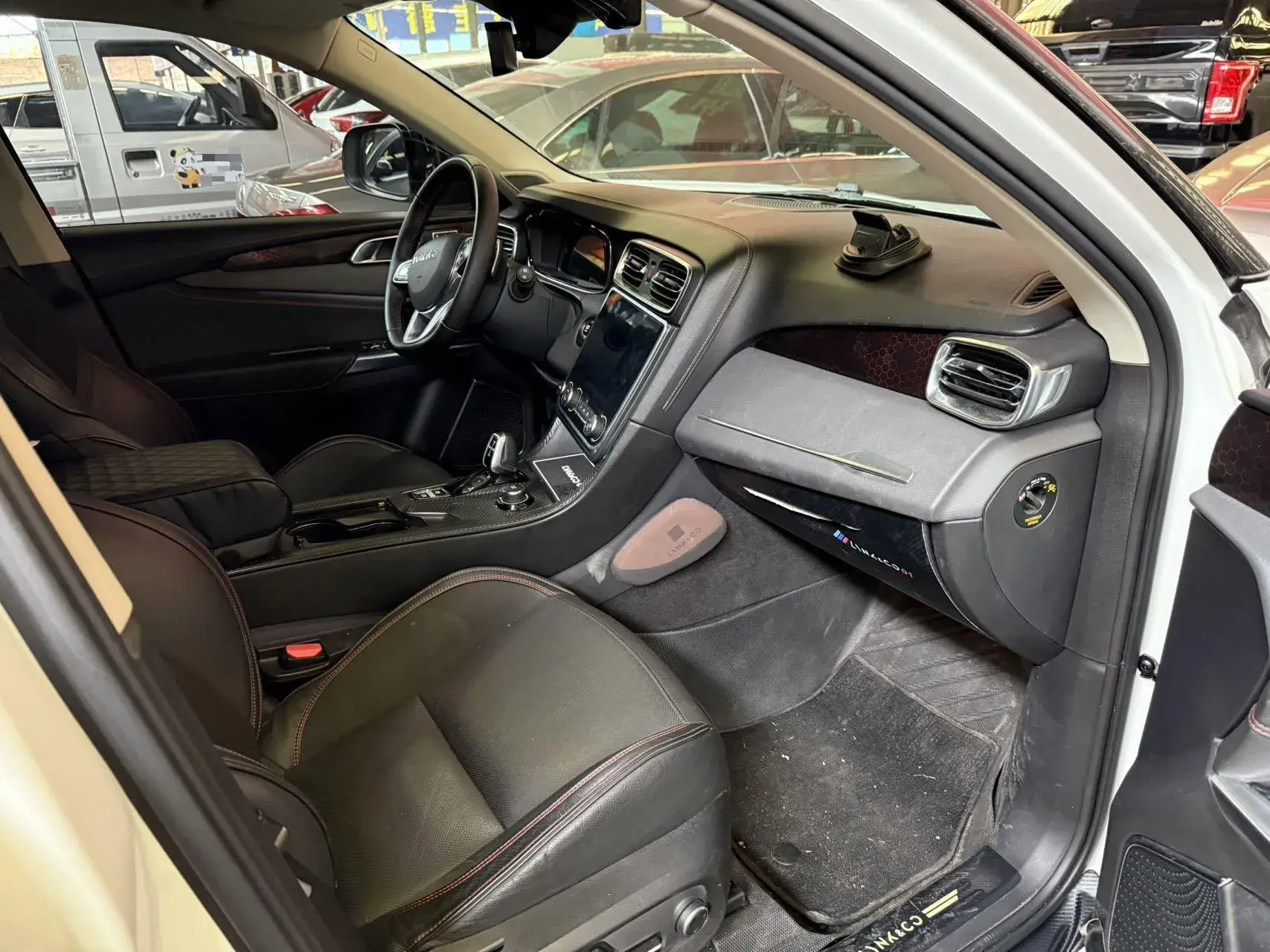 2019 LYNK&CO 01 thumbnail 3