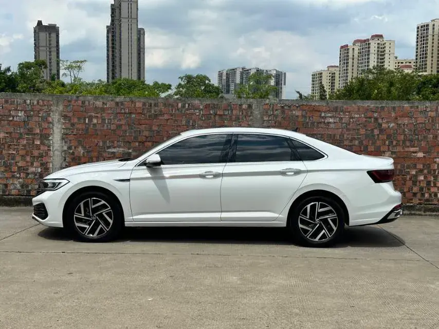 2023 VOLKSWAGEN SAGITAR thumbnail 3