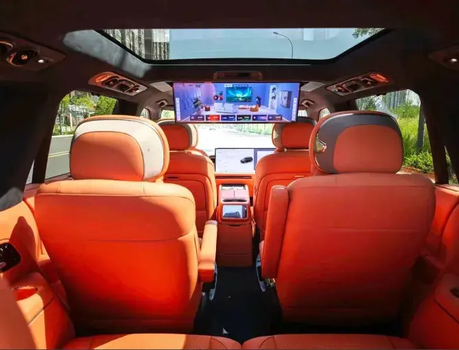 2025 LYNK&CO 900 thumbnail 4