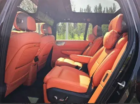 2025 LYNK&CO 900 thumbnail 3