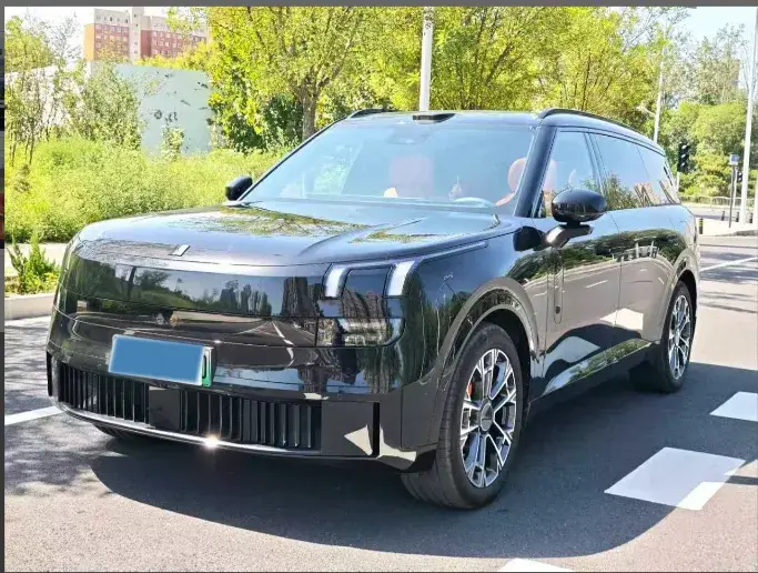 2025 LYNK&CO 900 view 1