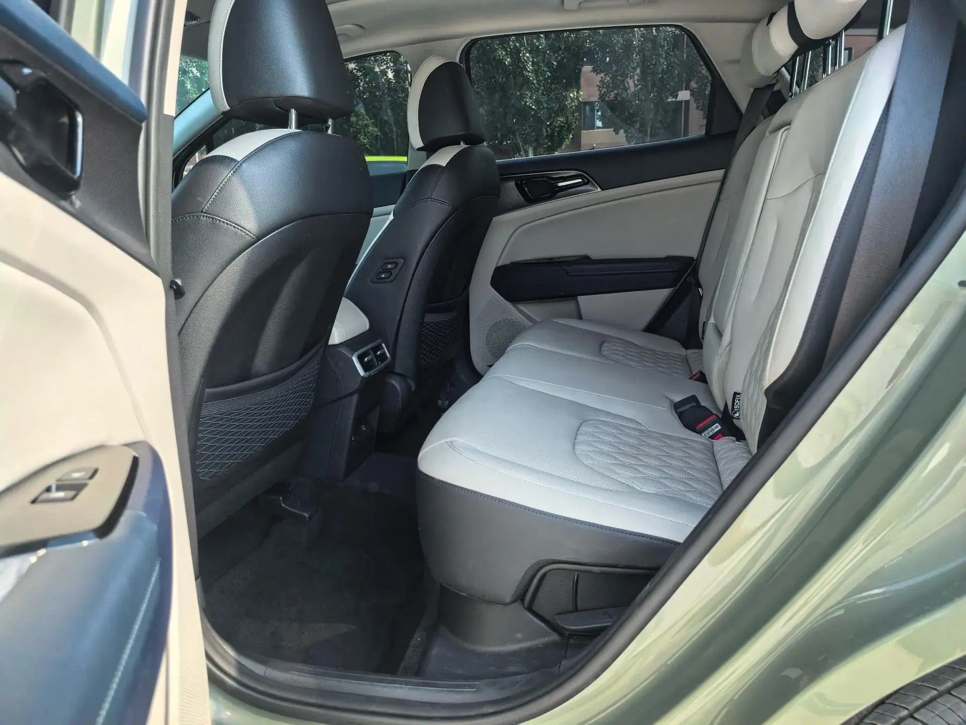 2023 KIA SPORTAGE thumbnail 3