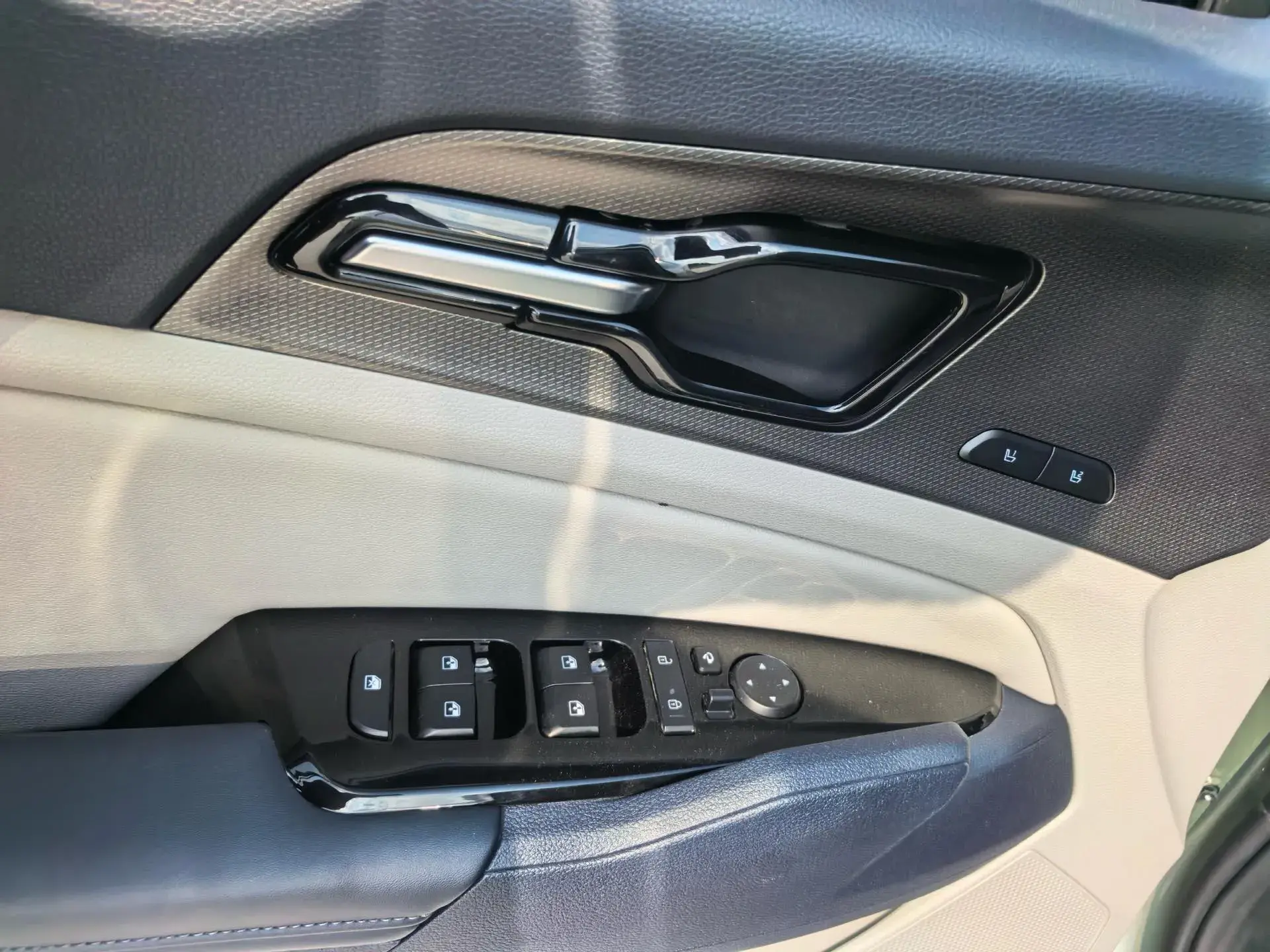 2023 KIA SPORTAGE thumbnail 4