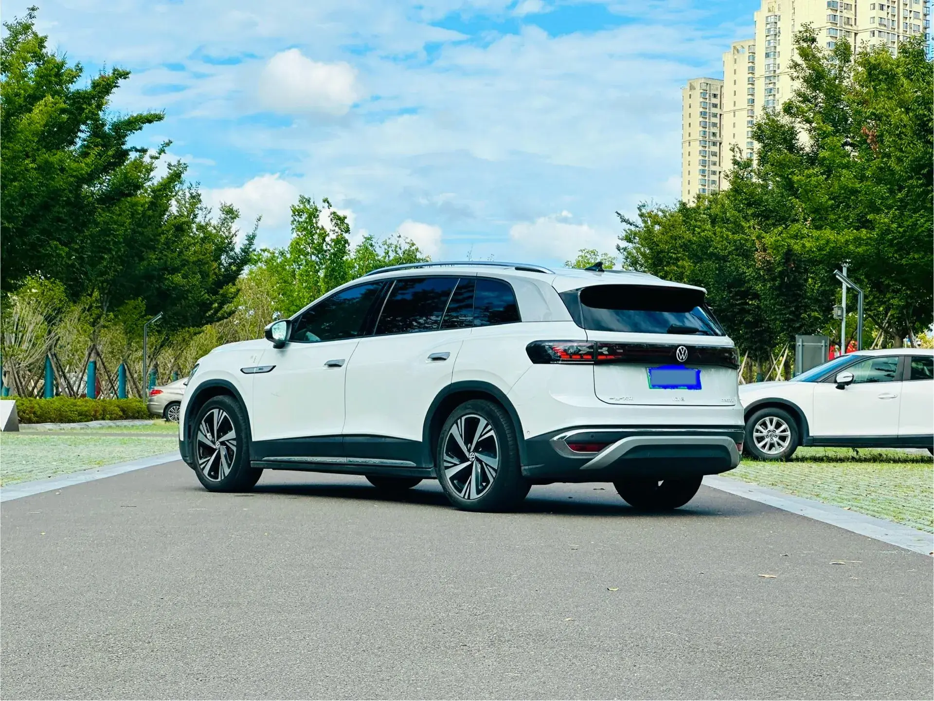 2022 VOLKSWAGEN ID.6 thumbnail 4