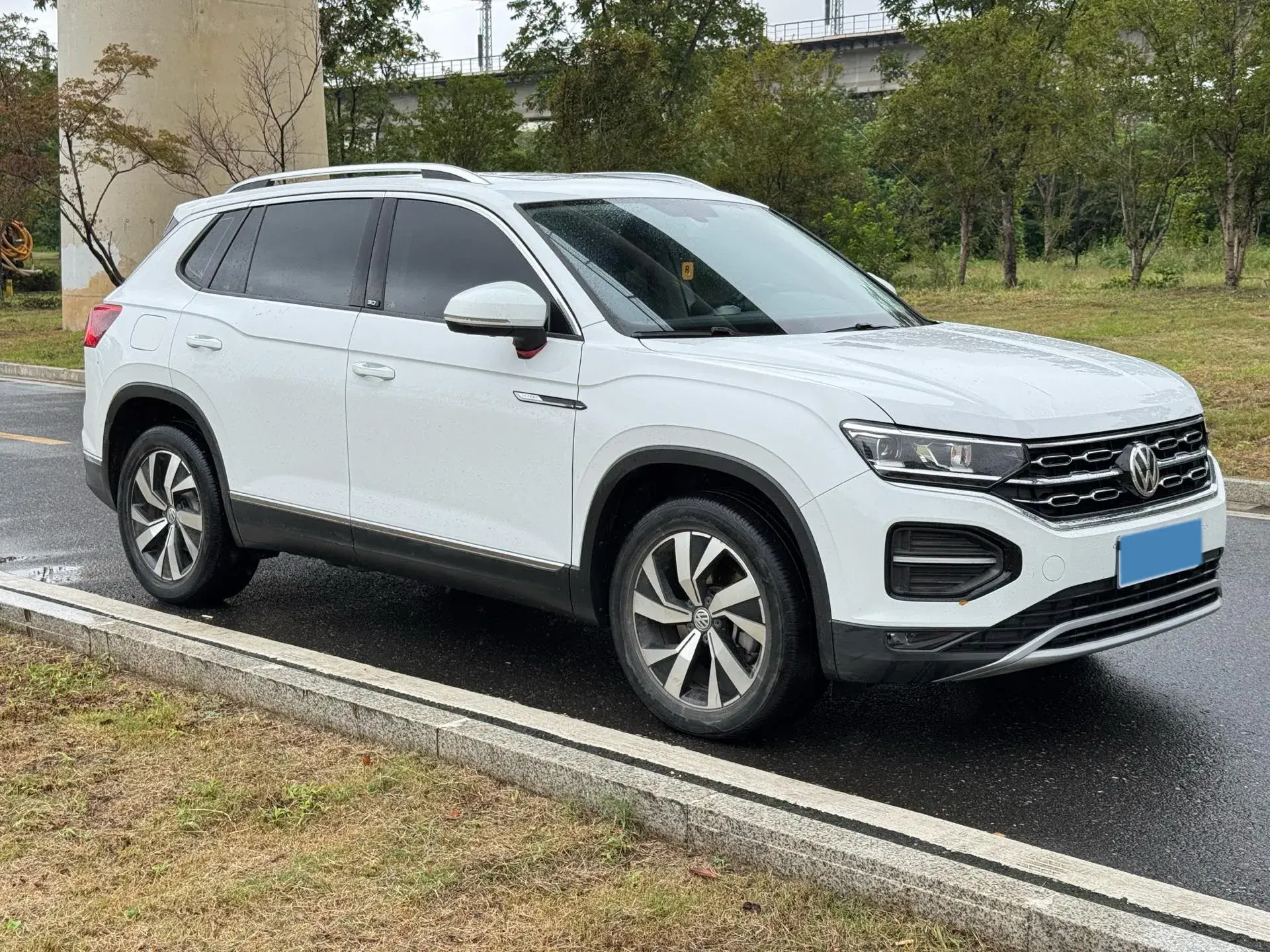 2021 VOLKSWAGEN TAYRON thumbnail 3