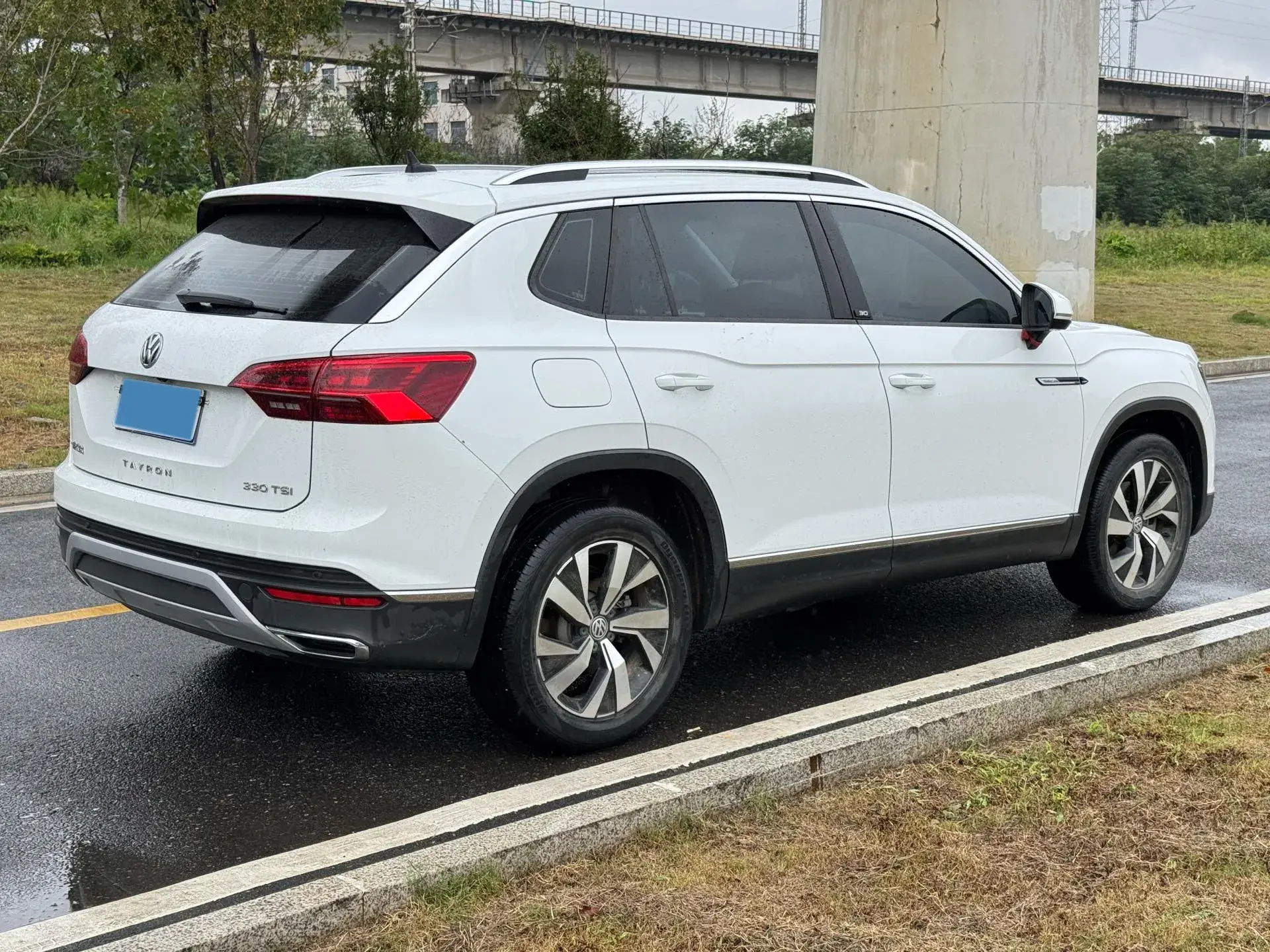 2021 VOLKSWAGEN TAYRON thumbnail 4