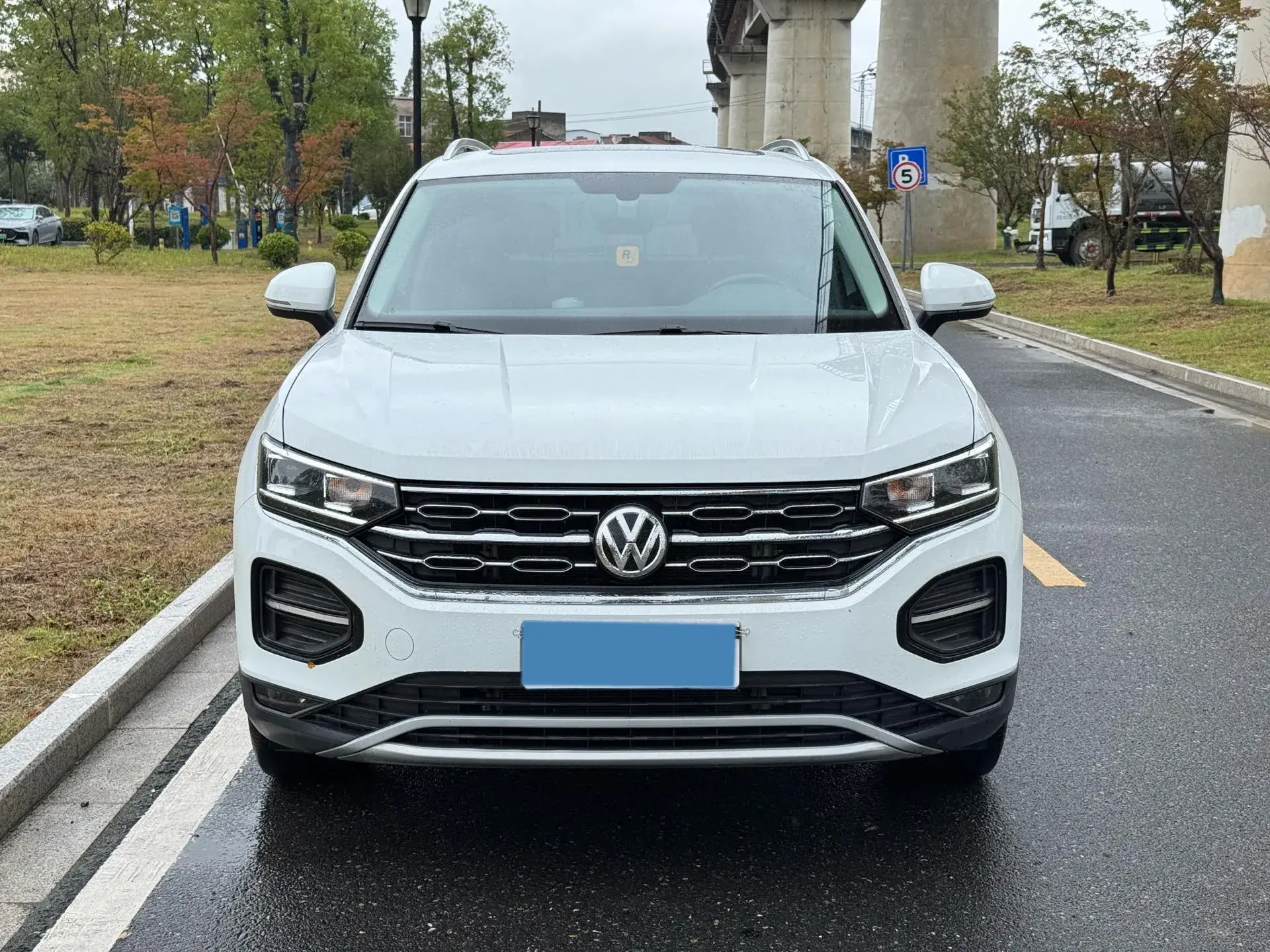 2021 VOLKSWAGEN TAYRON thumbnail 2