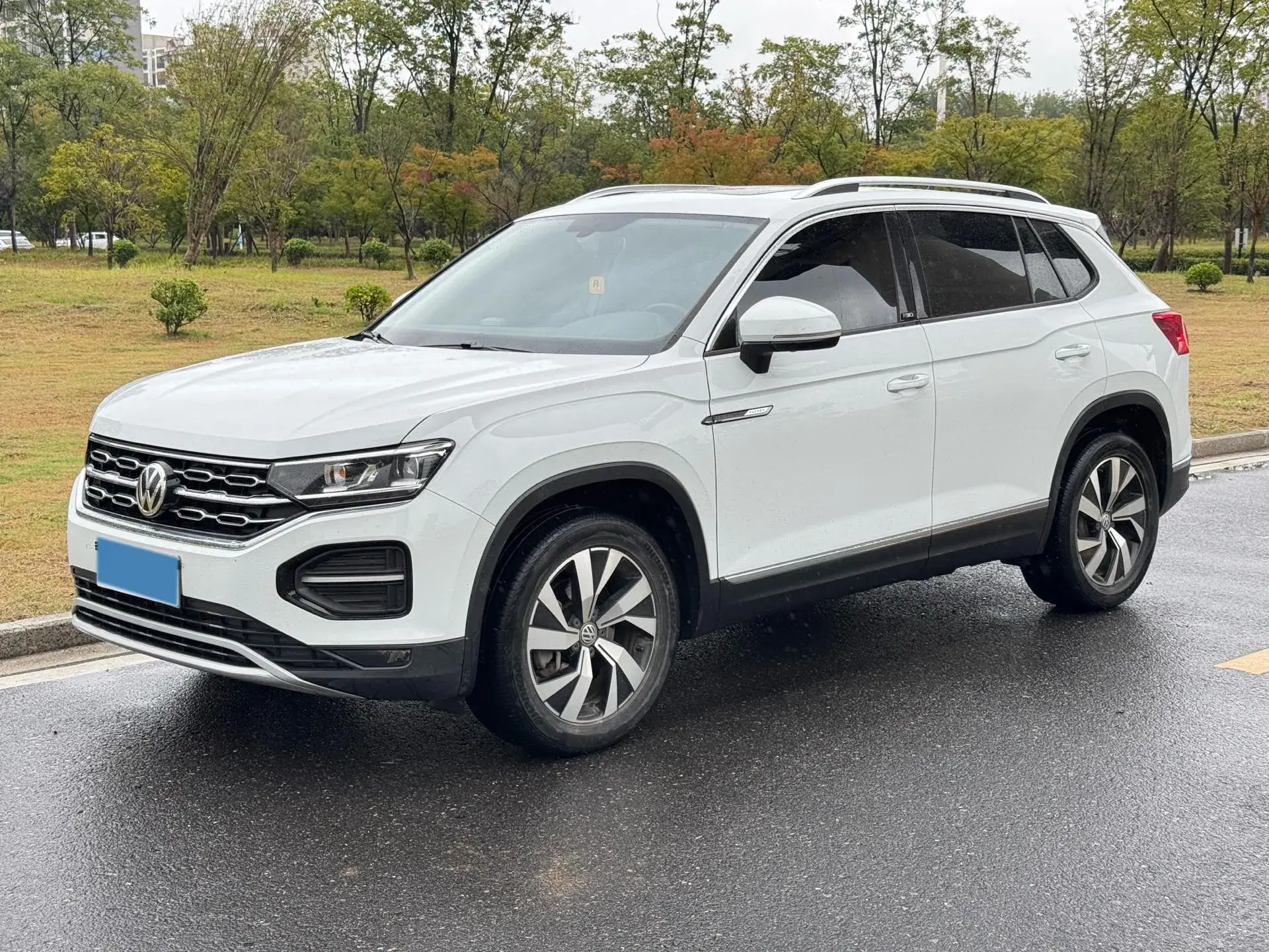 2021 VOLKSWAGEN TAYRON view 1