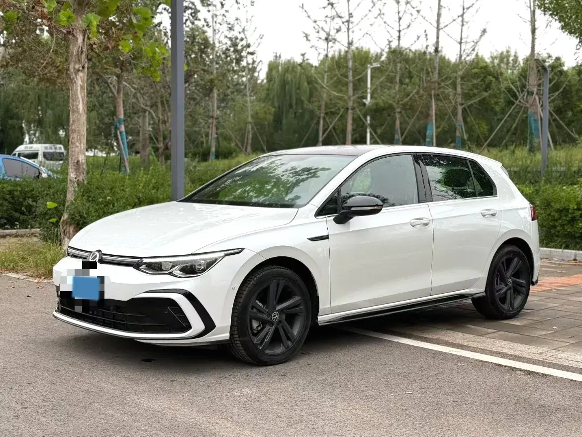 2023 VOLKSWAGEN GOLF view 1