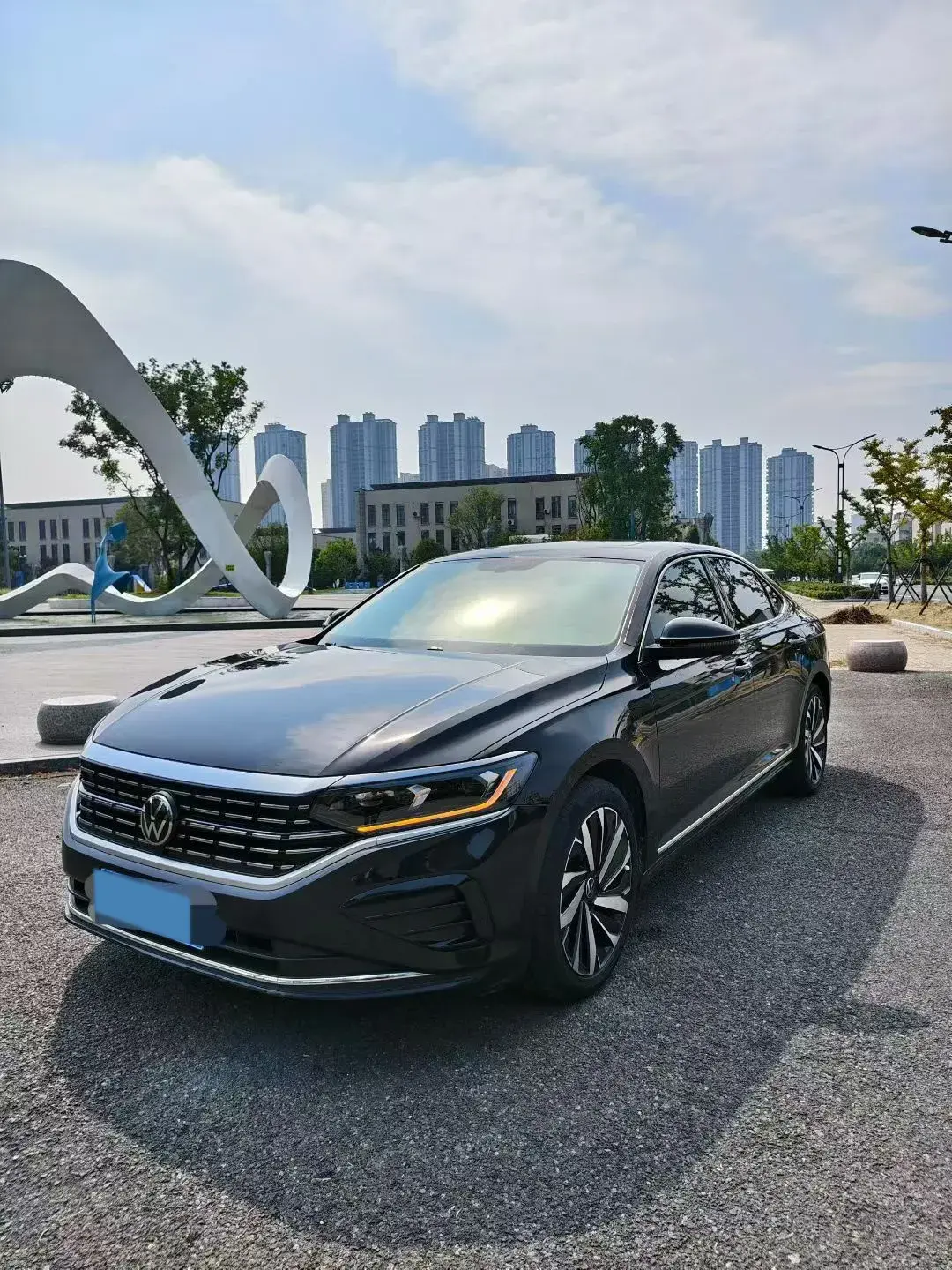 2023 VOLKSWAGEN PASSAT view 1