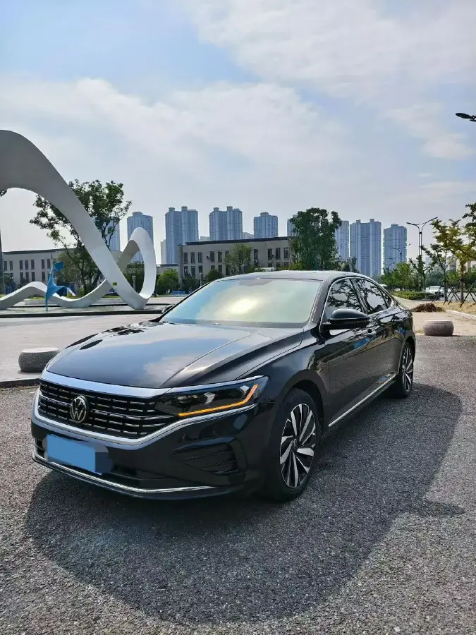 2023 Volkswagen Passat 2.0T 186HP L4 7DCT