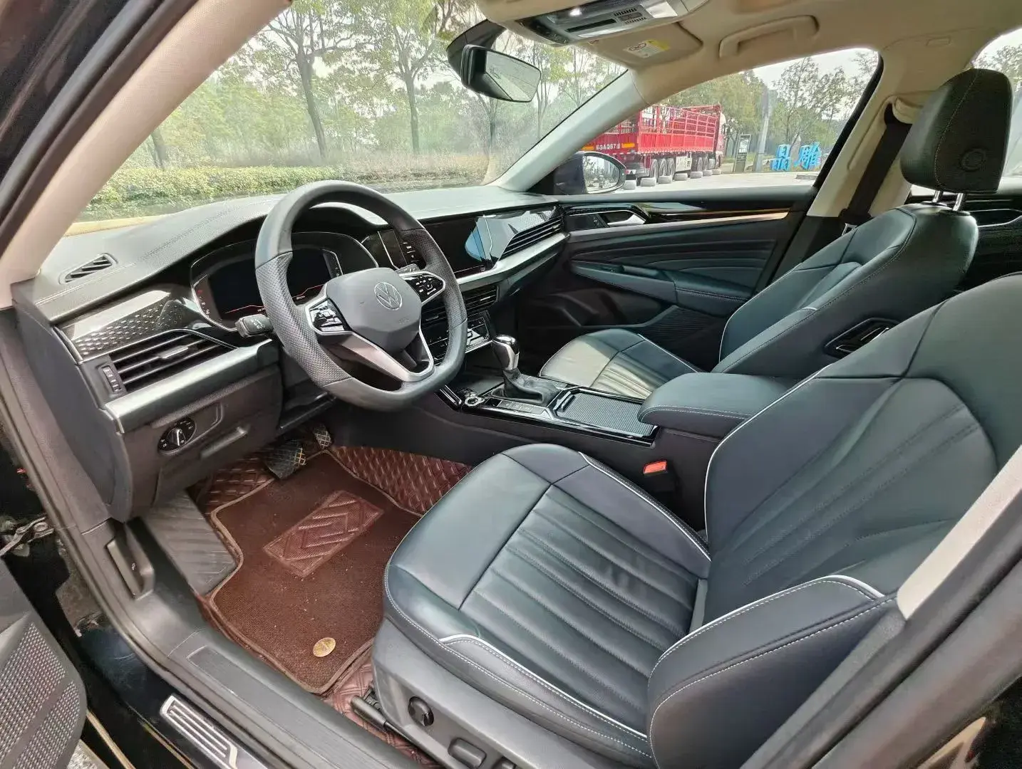 2023 VOLKSWAGEN PASSAT thumbnail 4