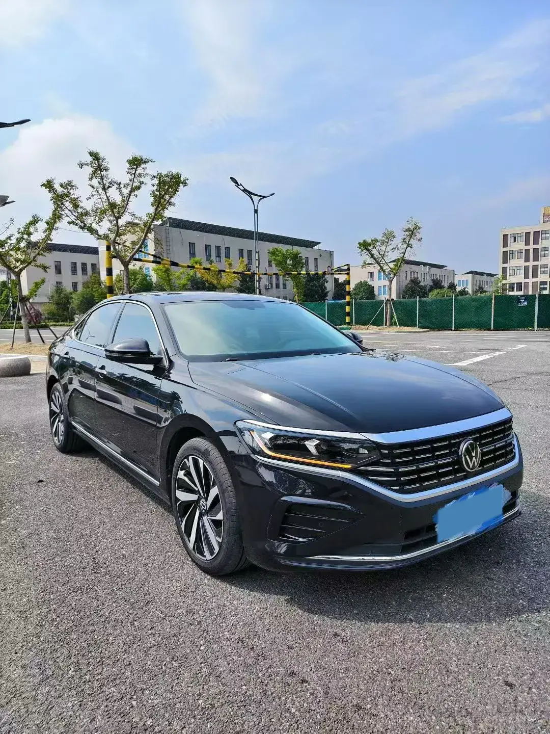 2023 VOLKSWAGEN PASSAT thumbnail 2