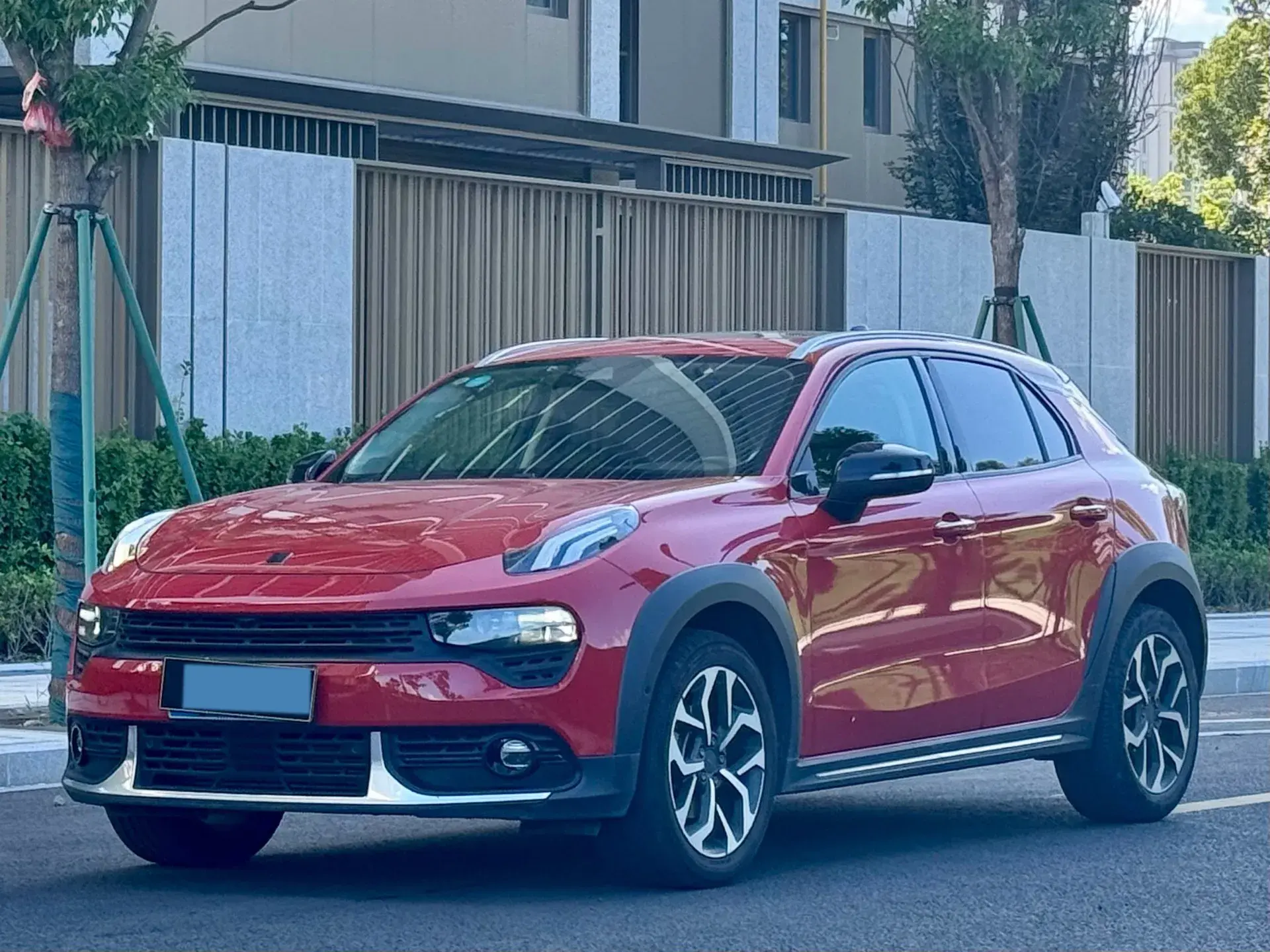 2019 LYNK&CO 02 view 1