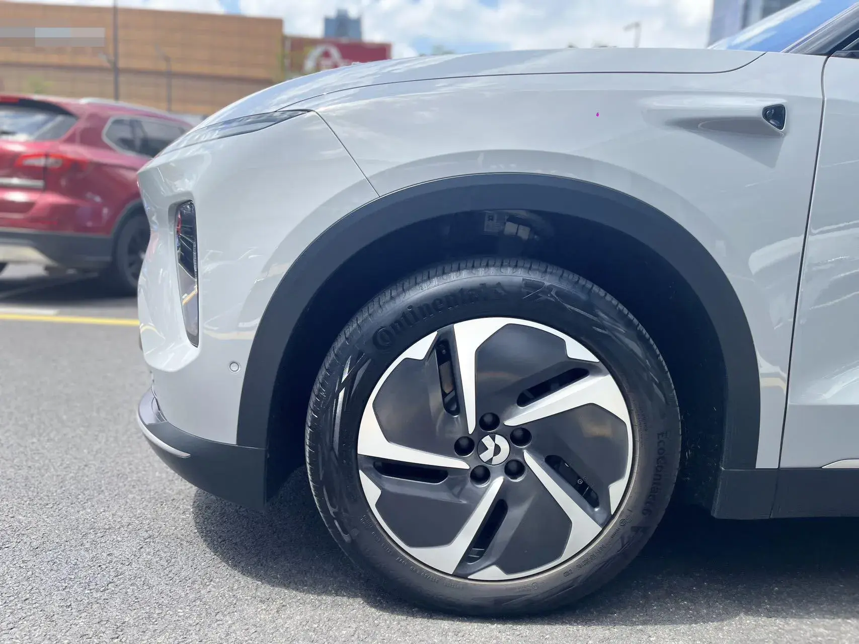 2023 NIO ES8 thumbnail 3