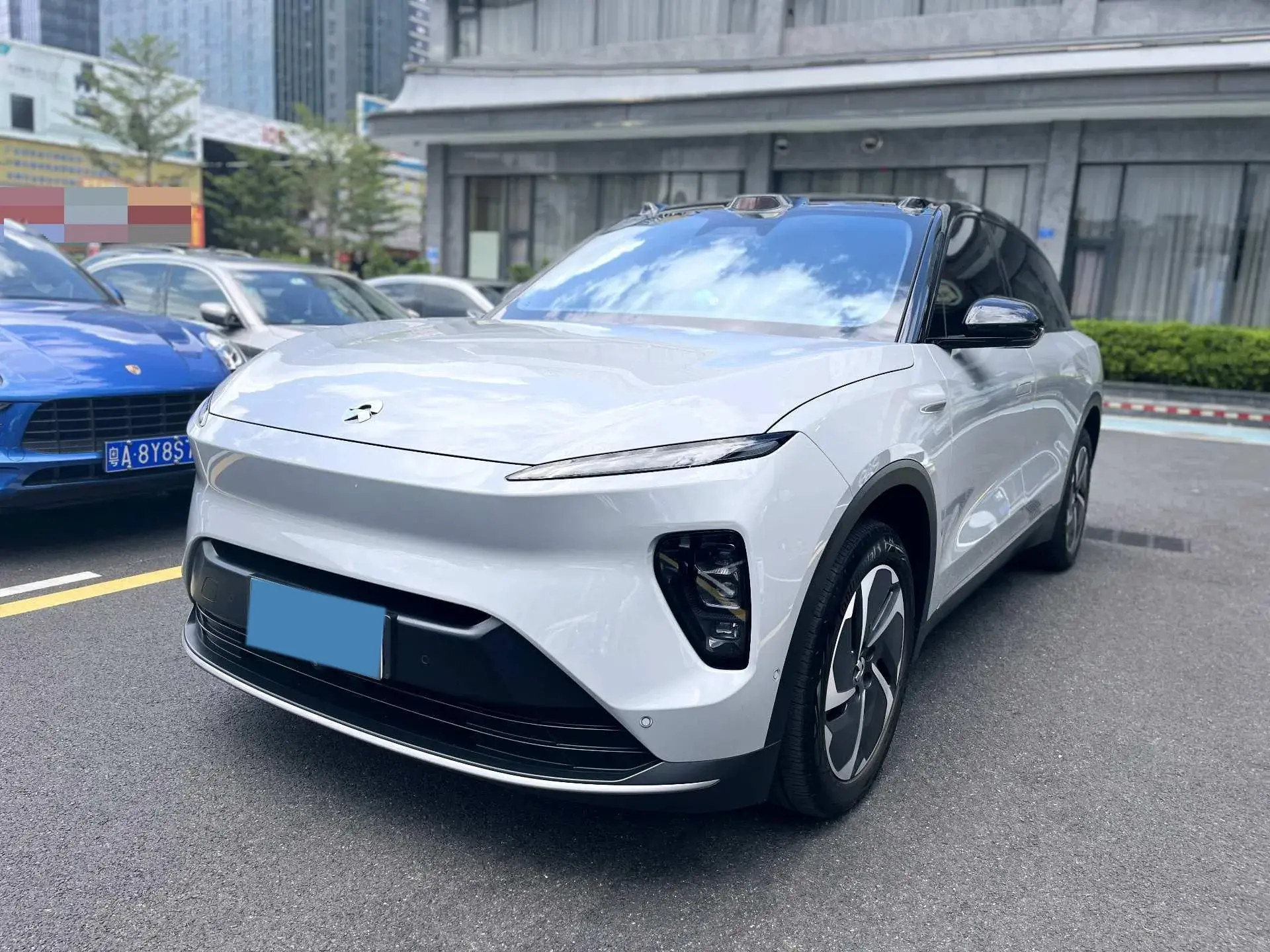 2023 NIO ES8 view 1