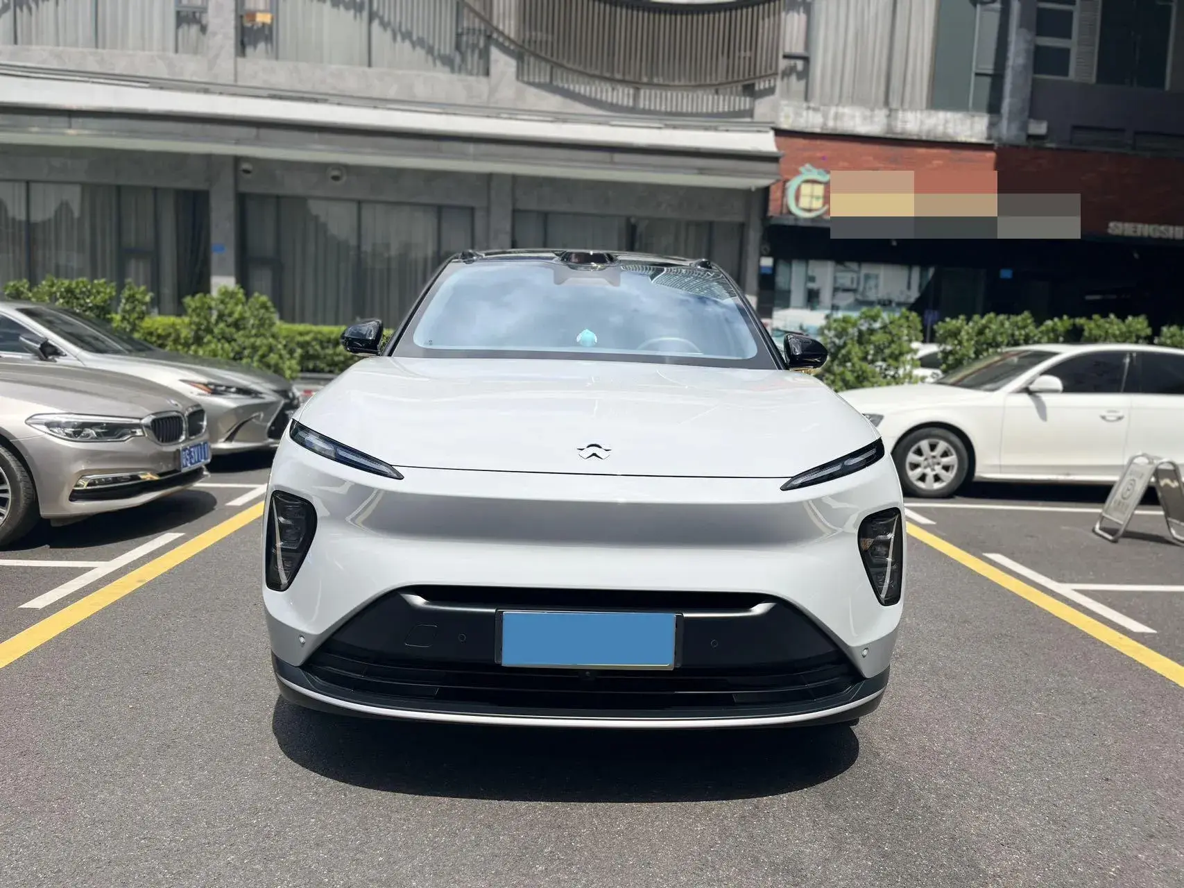 2023 NIO ES8 thumbnail 2