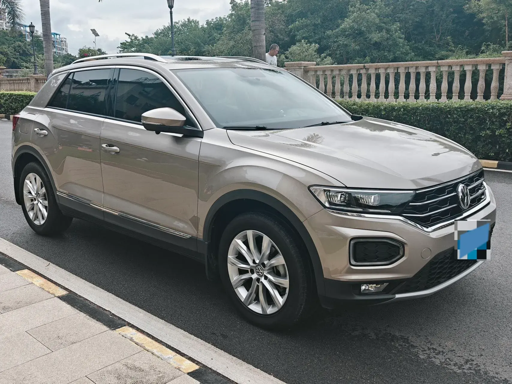 2020 VOLKSWAGEN T-ROC thumbnail 3
