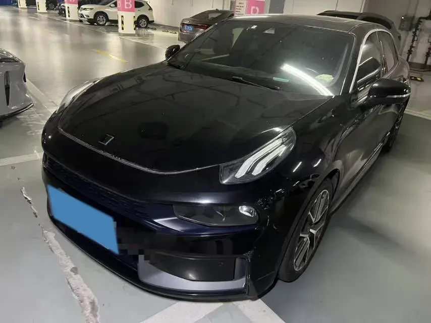 2019 LYNK&CO 03 view 1