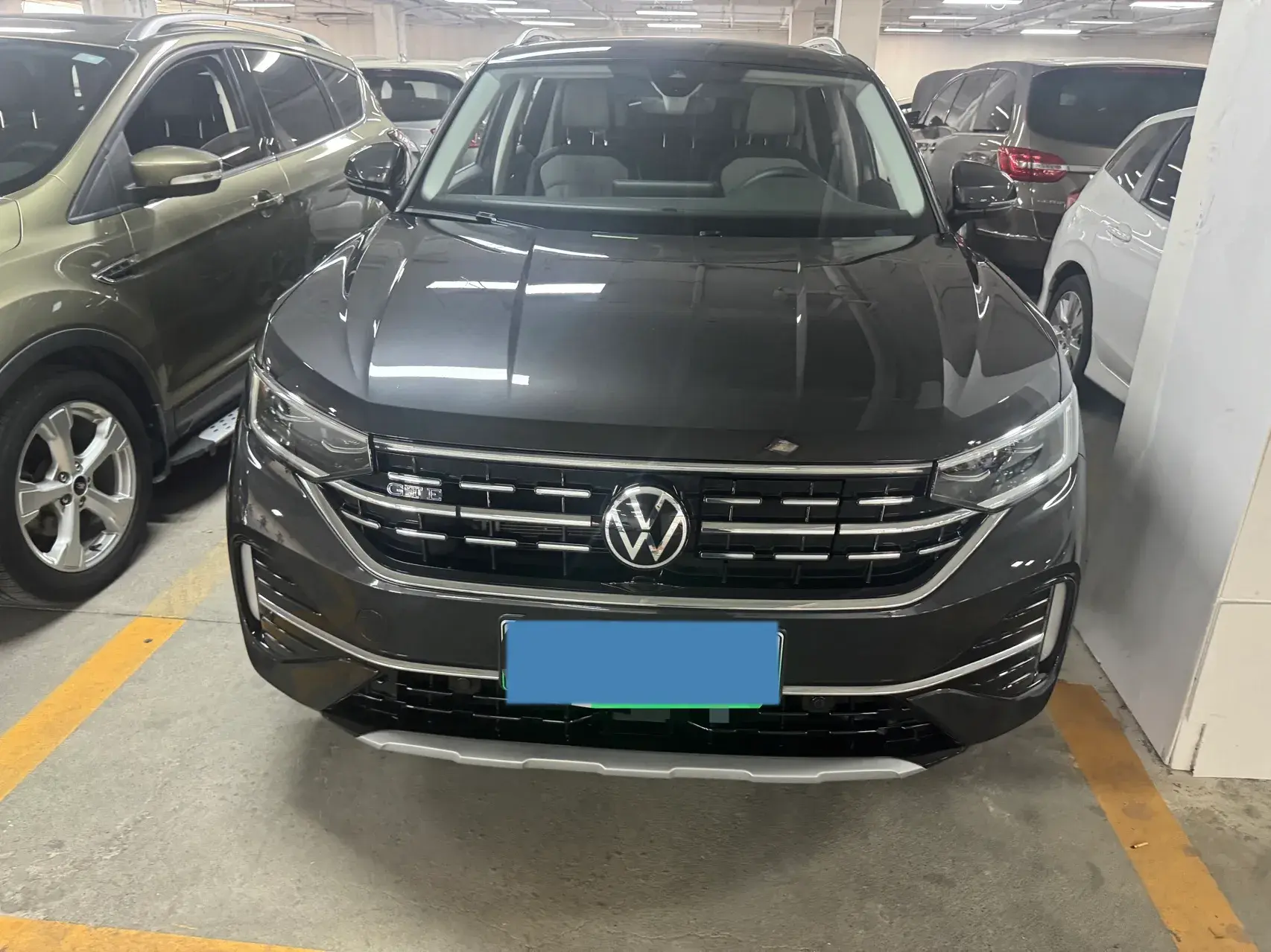 2023 VOLKSWAGEN TAYRON view 1