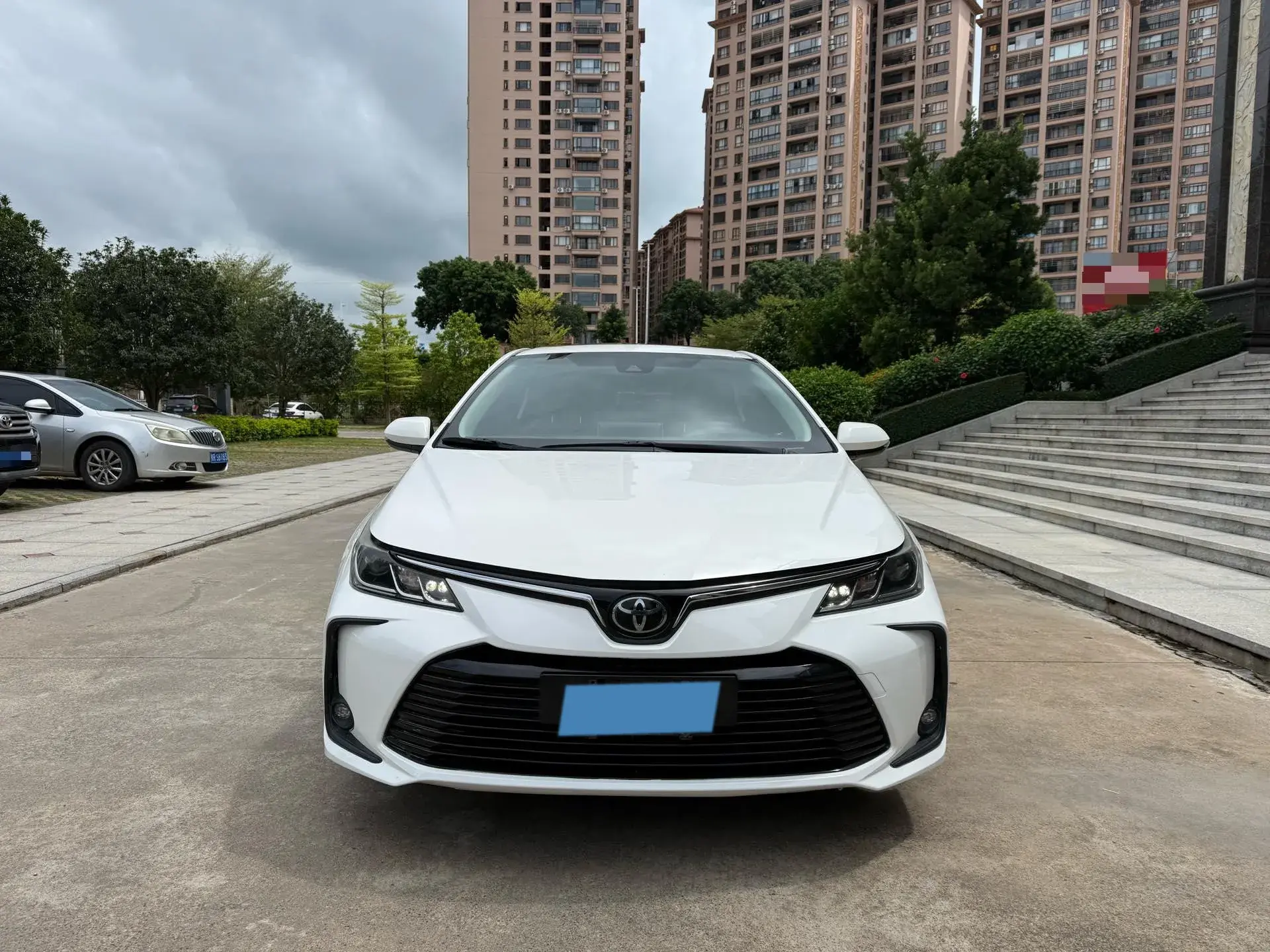 2019 TOYOTA COROLLA thumbnail 2