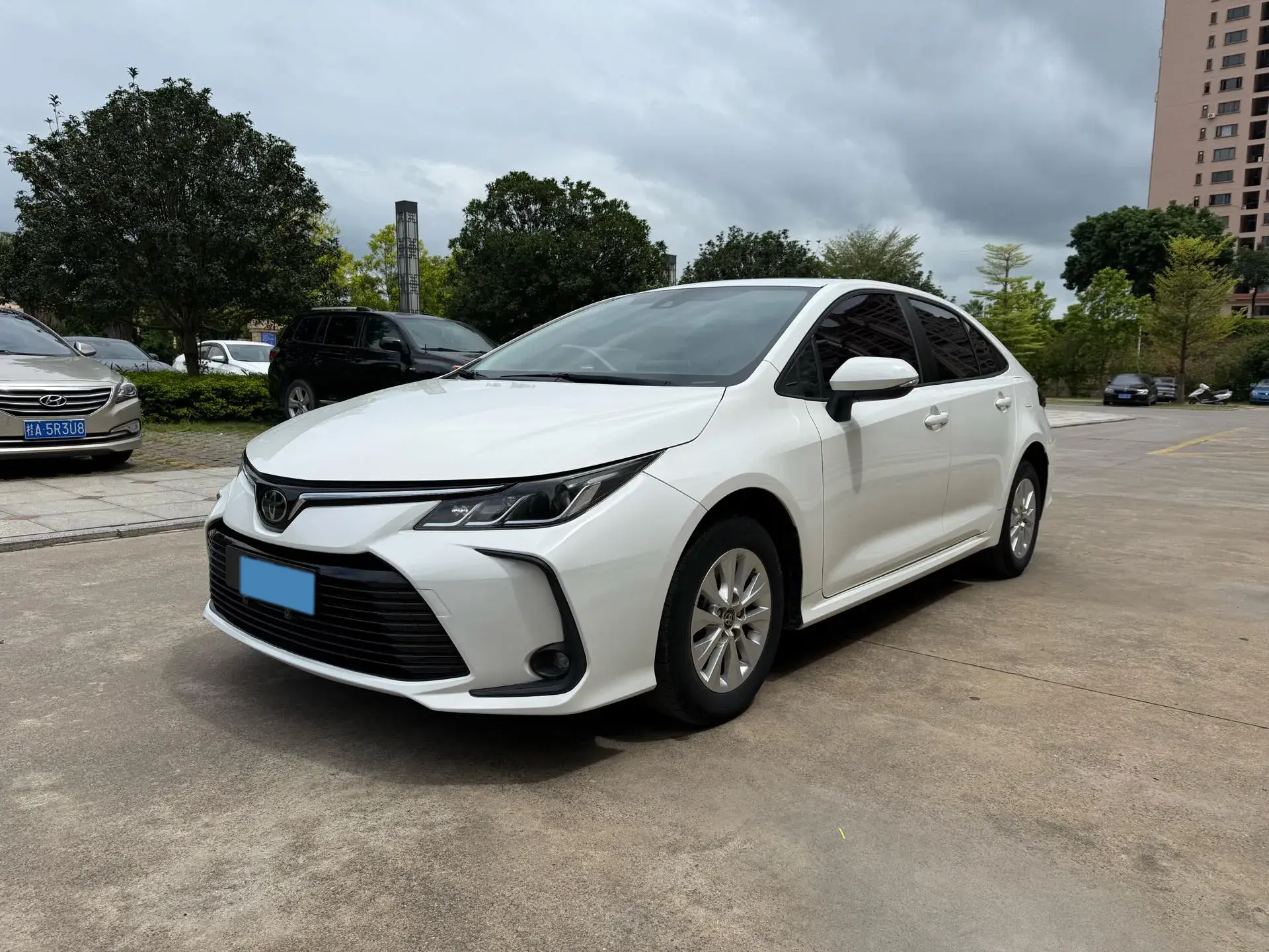 2019 TOYOTA COROLLA view 1
