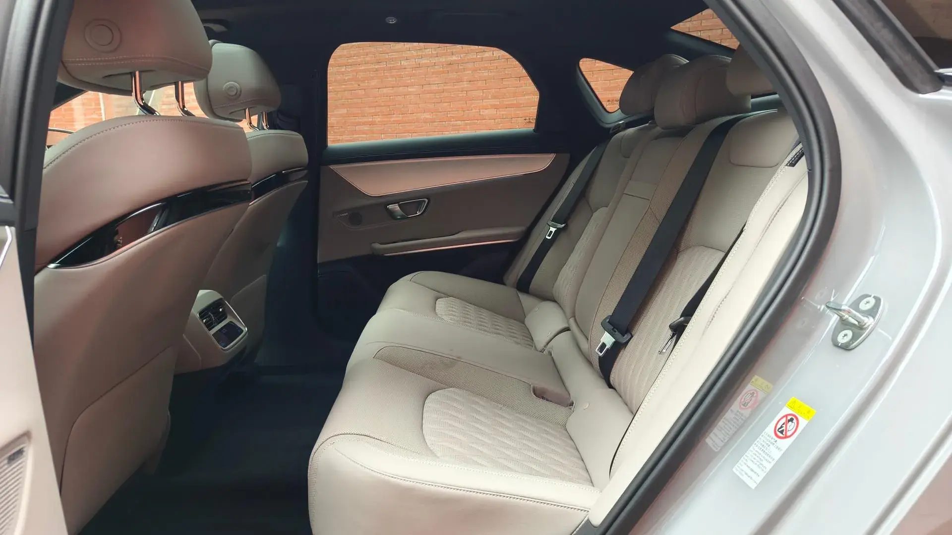 2025 BYD HAN thumbnail 4